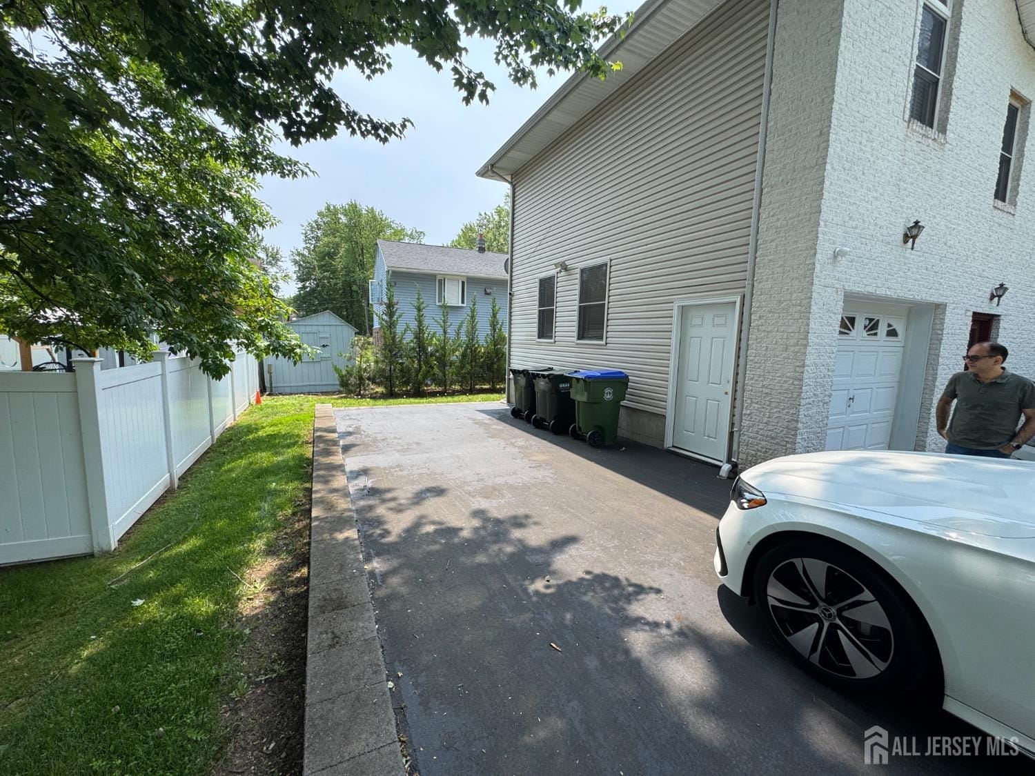 5 Hollywood Street Image 2