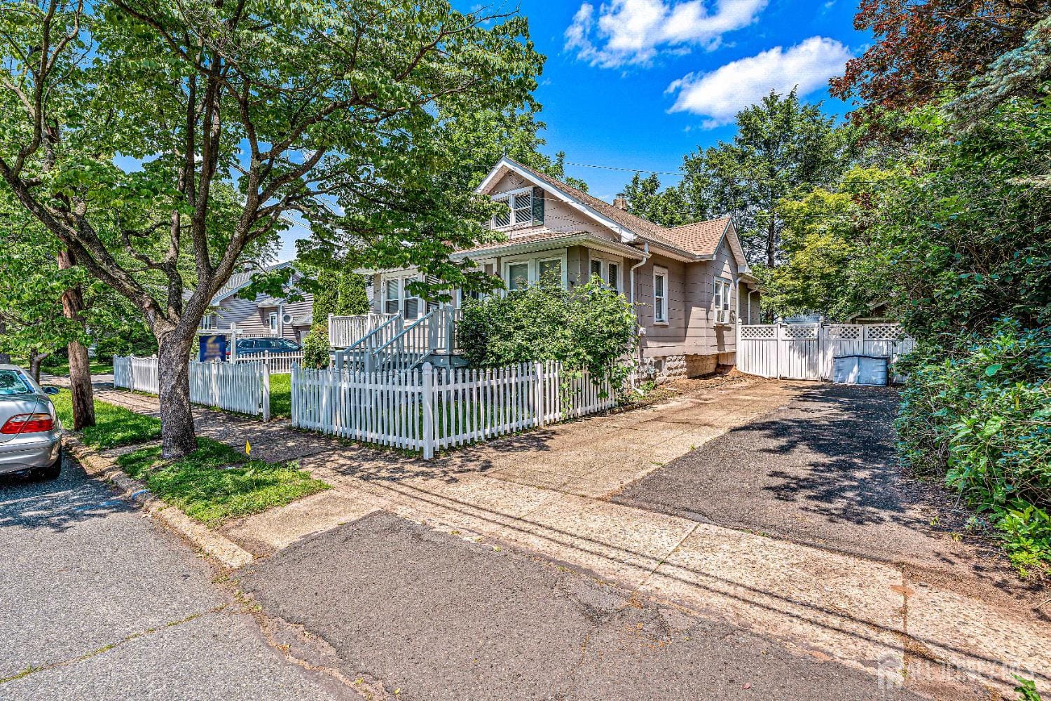 12 Buchman Street Image 1