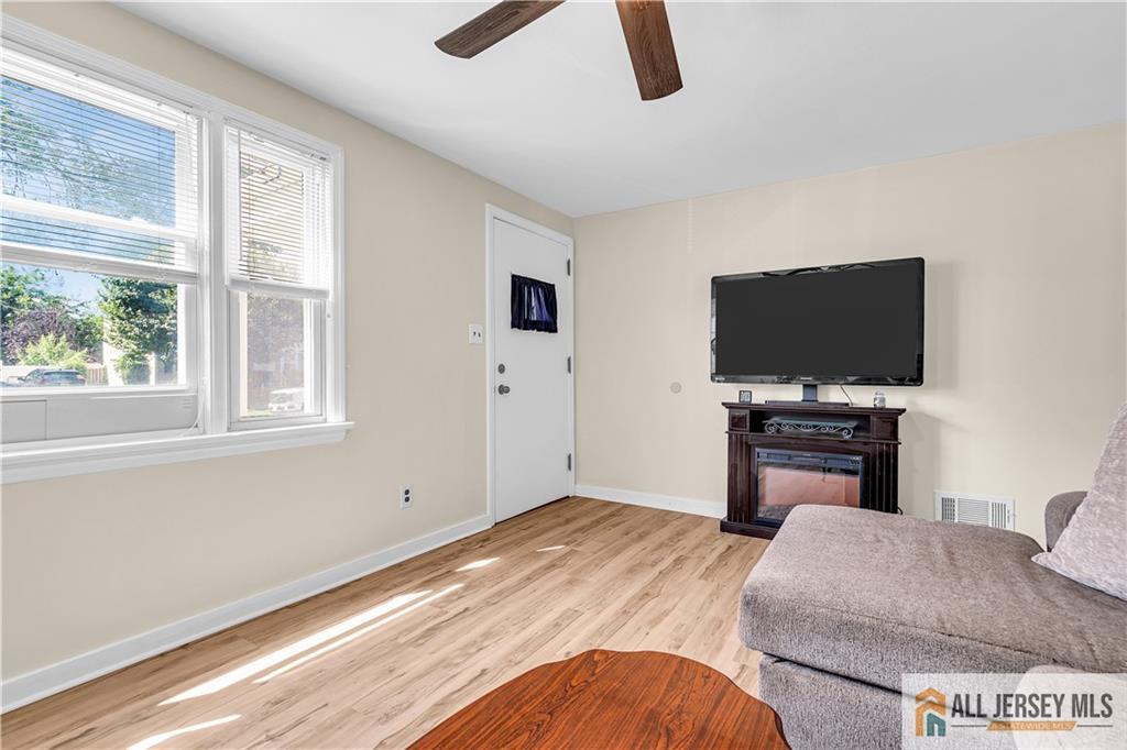 513 Howard Avenue Image 3