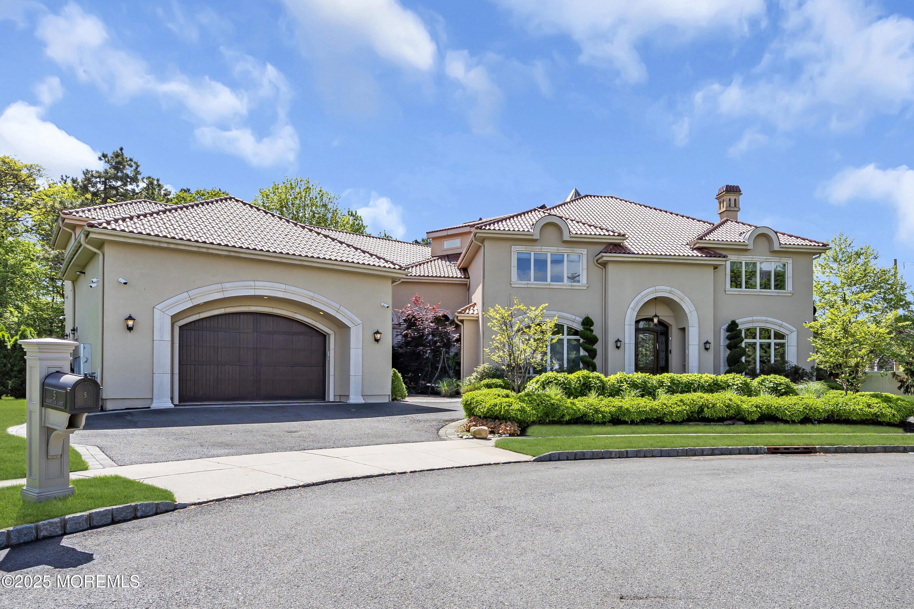 5 Champlain Court Image 2