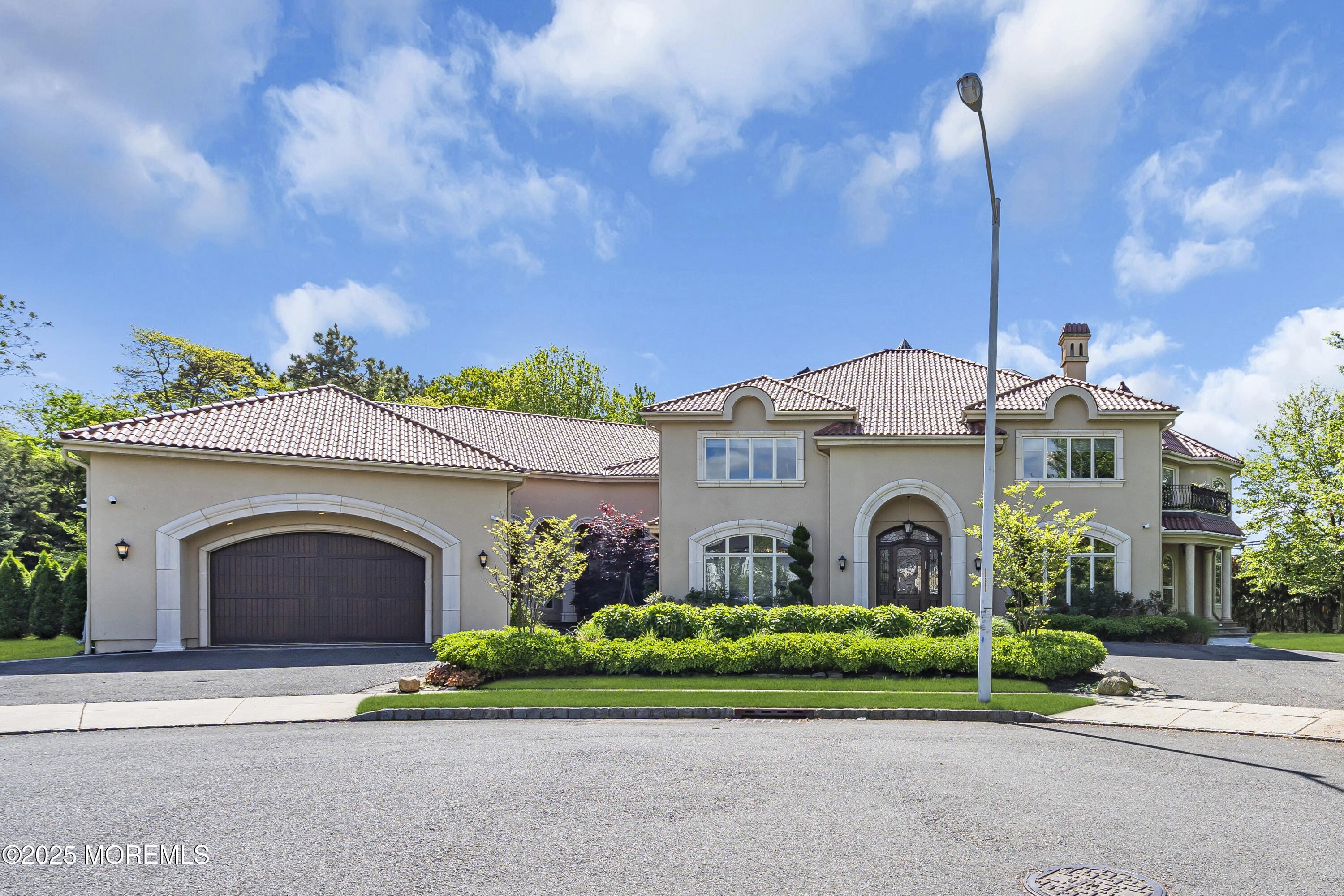 5 Champlain Court Image 1