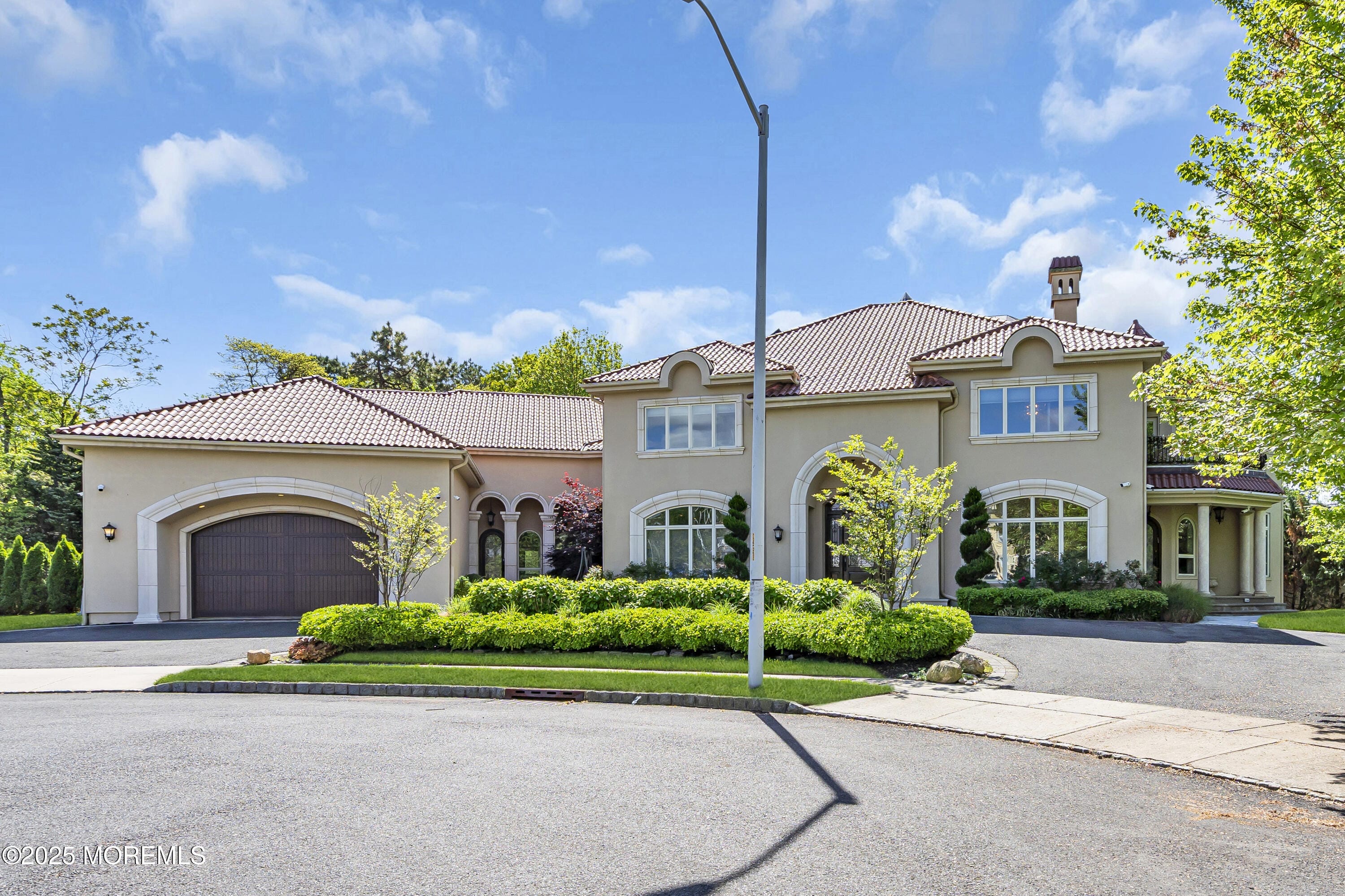 5 Champlain Court Image 3