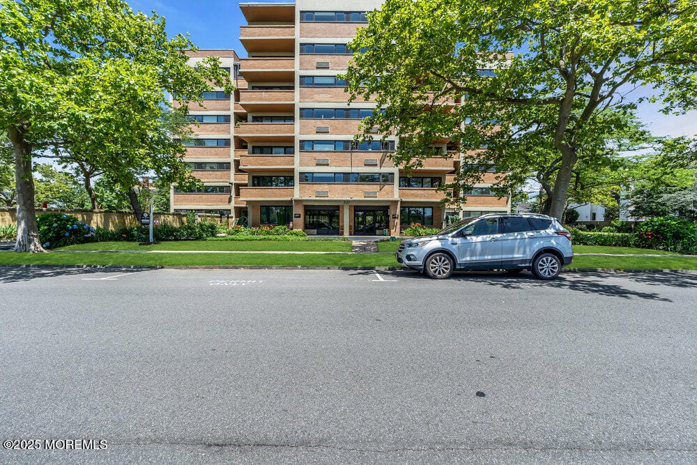 321 Sunset Avenue 3F Image 1