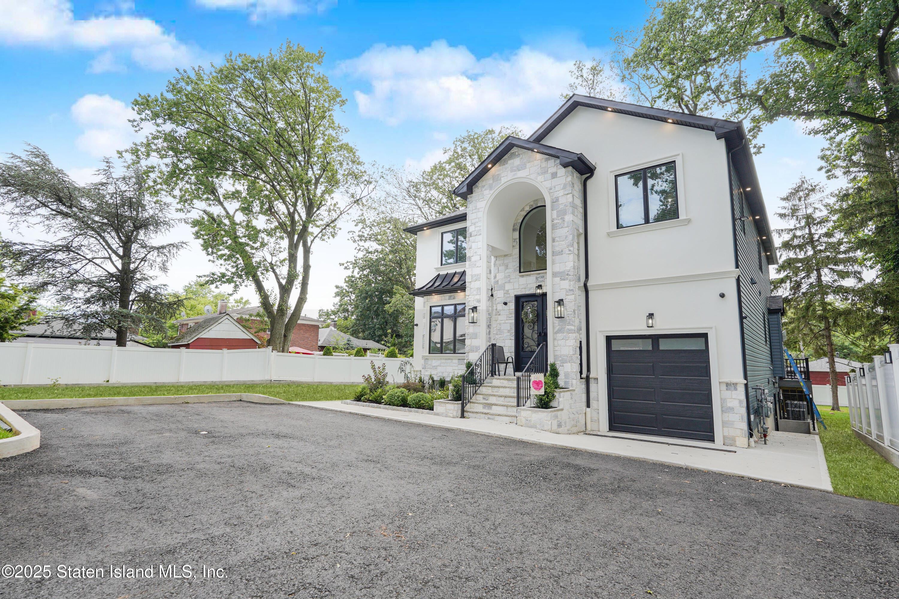 108 Giffords Lane Image 2
