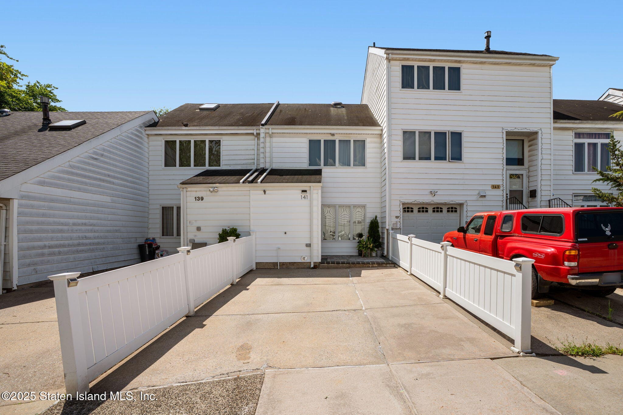 141 Hampton Green Image 2