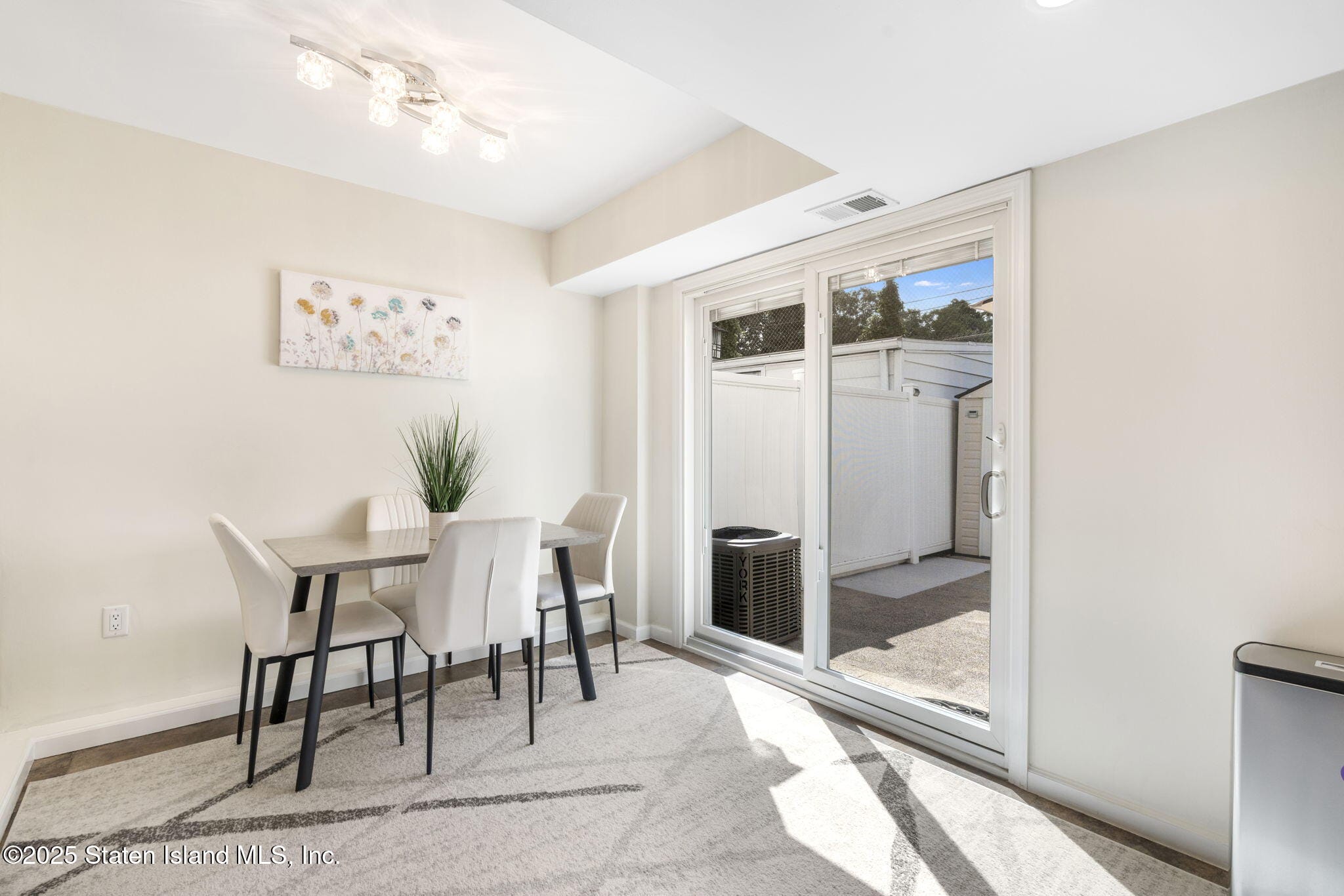 141 Hampton Green Image 3