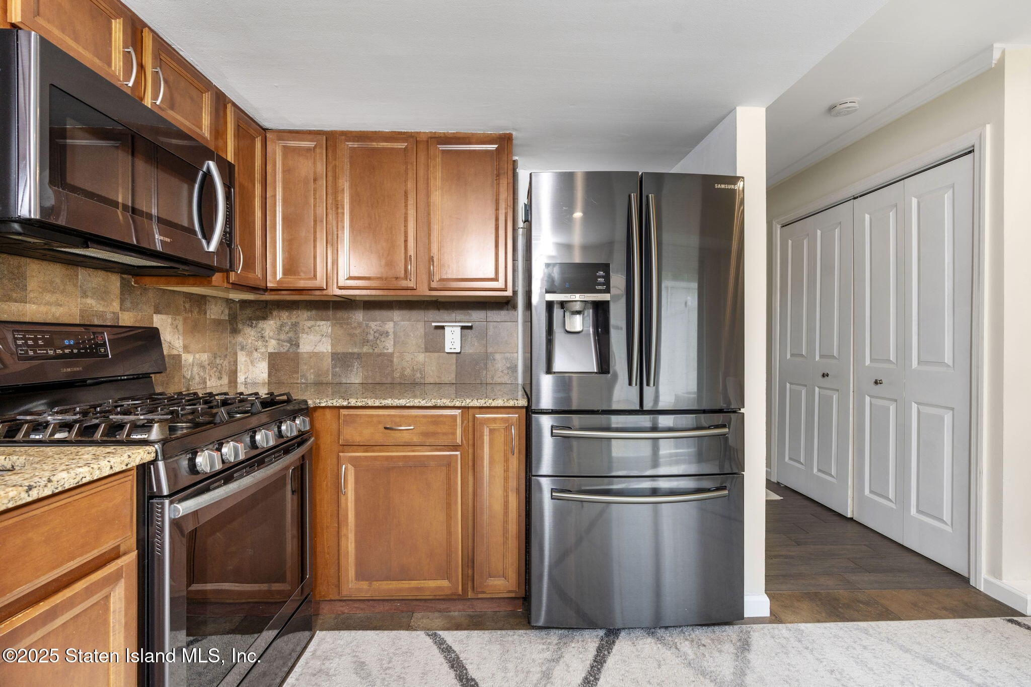 141 Hampton Green, Staten Island, NY, 10312 image 6