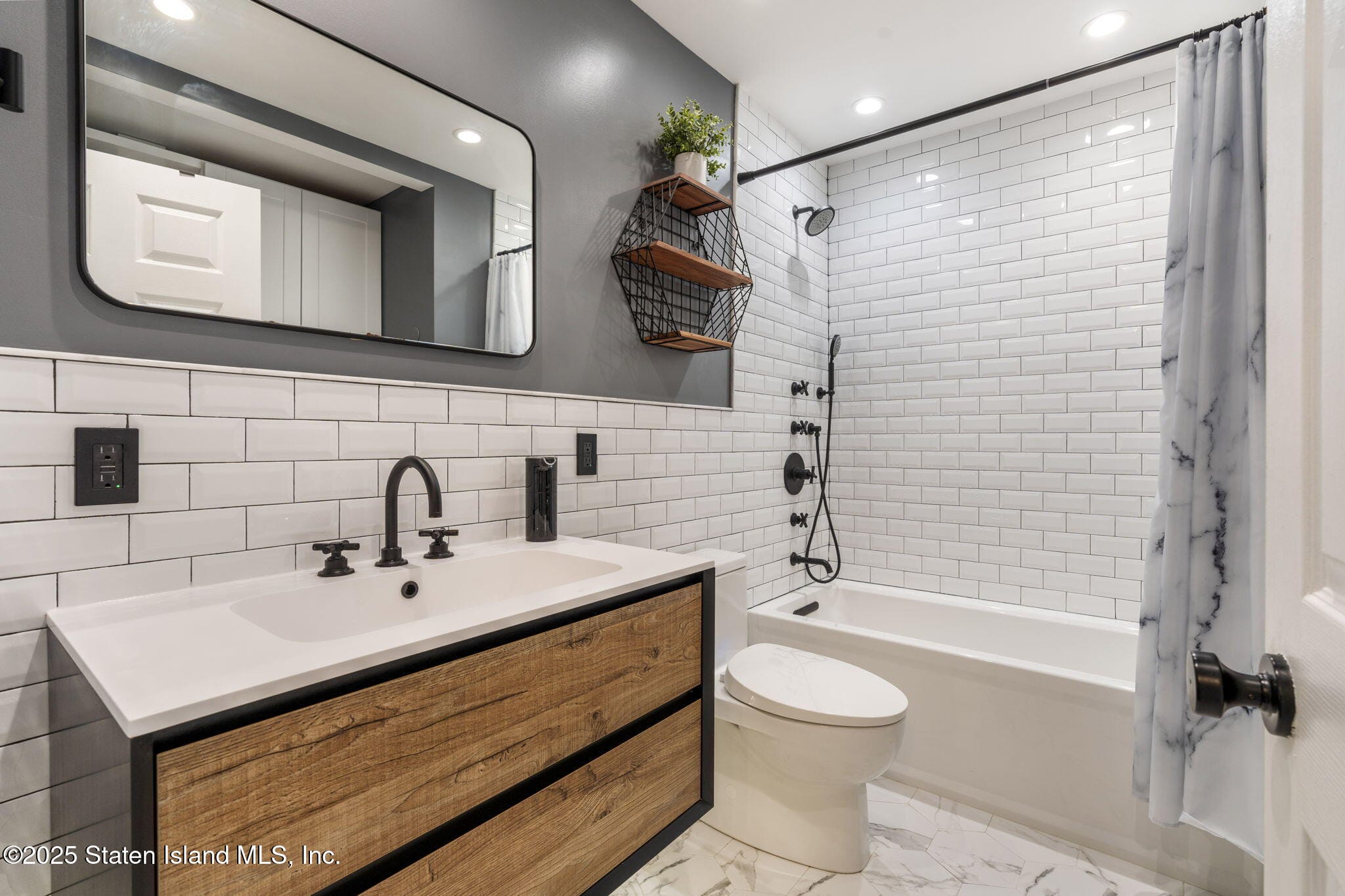 141 Hampton Green, Staten Island, NY, 10312 image 12