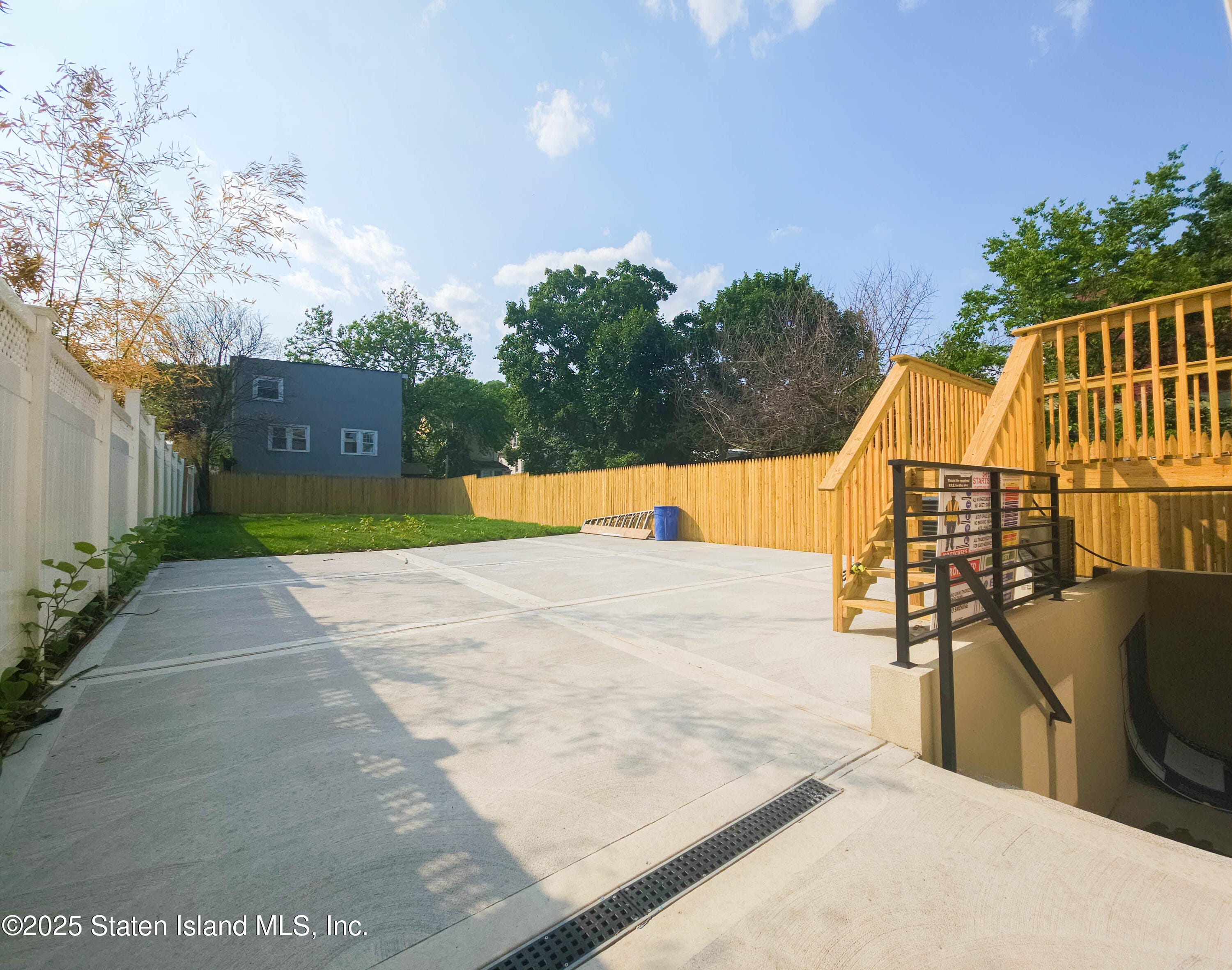 334 Van Duzer Street Image 5