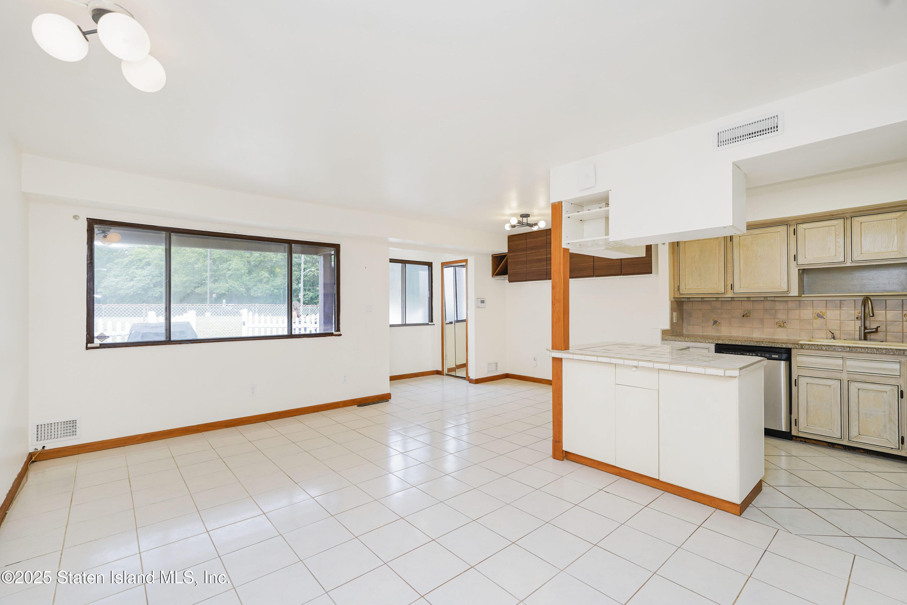 132 Parkview Loop, Staten Island, NY, 10314 image 8