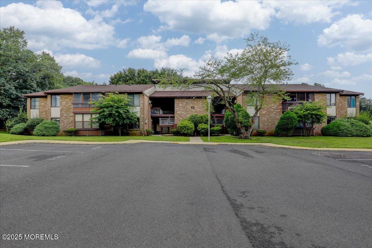 82 Amberly Drive D Image 2