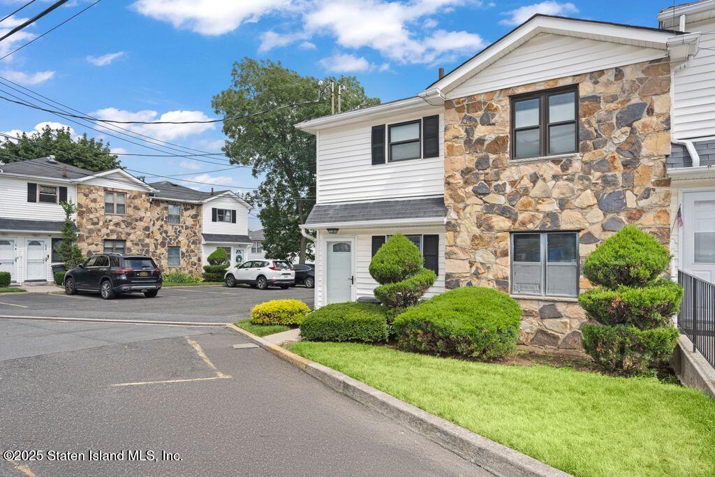 33 Bradley Court A Image 1