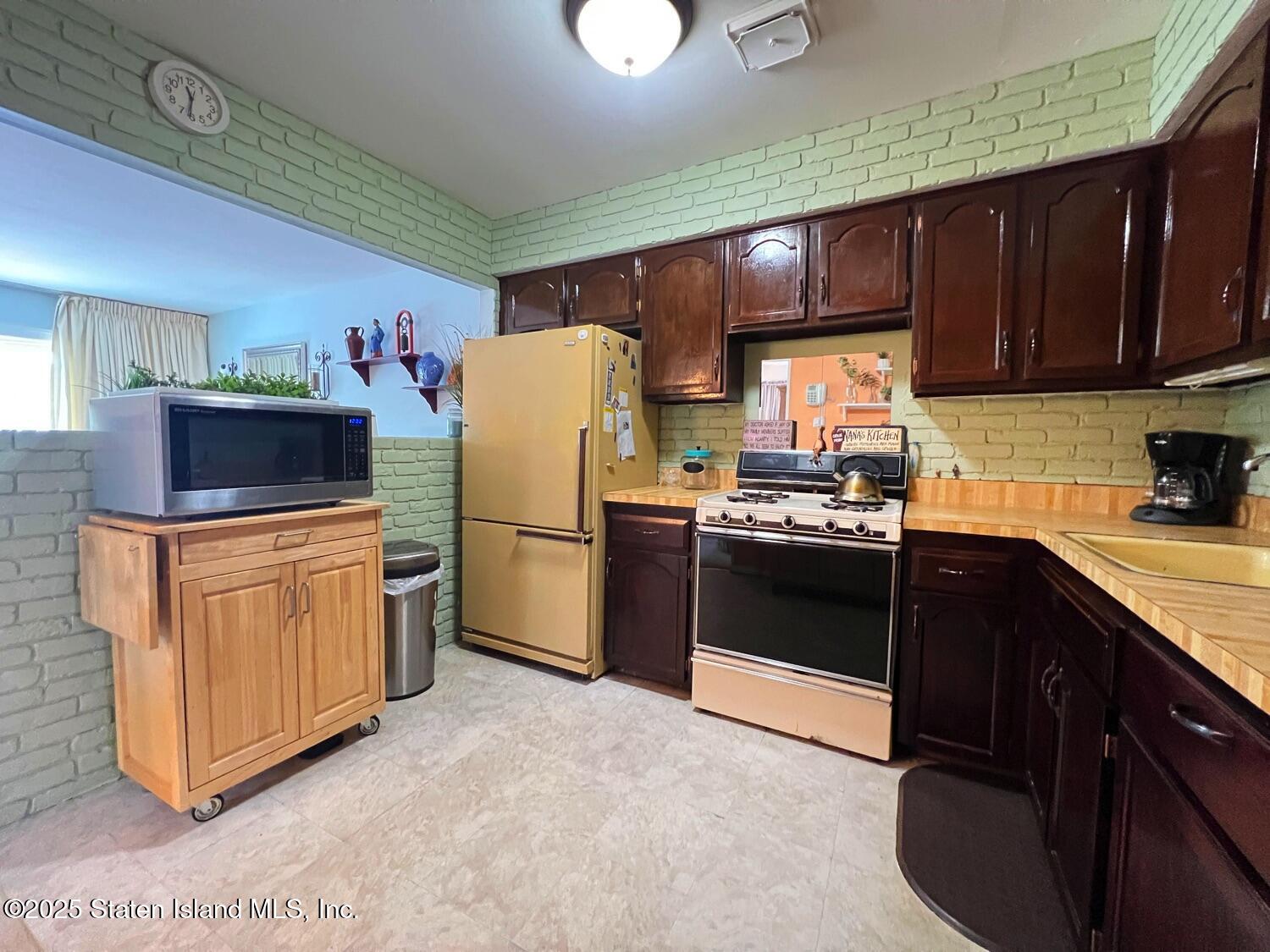 140 Regis Drive, Staten Island, NY, 10314 image 6