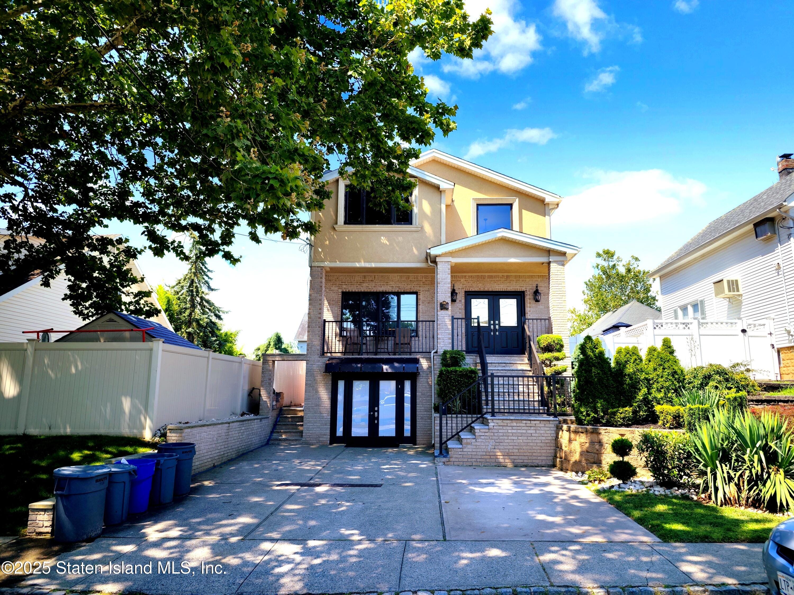 190 Manhattan Street Image 2