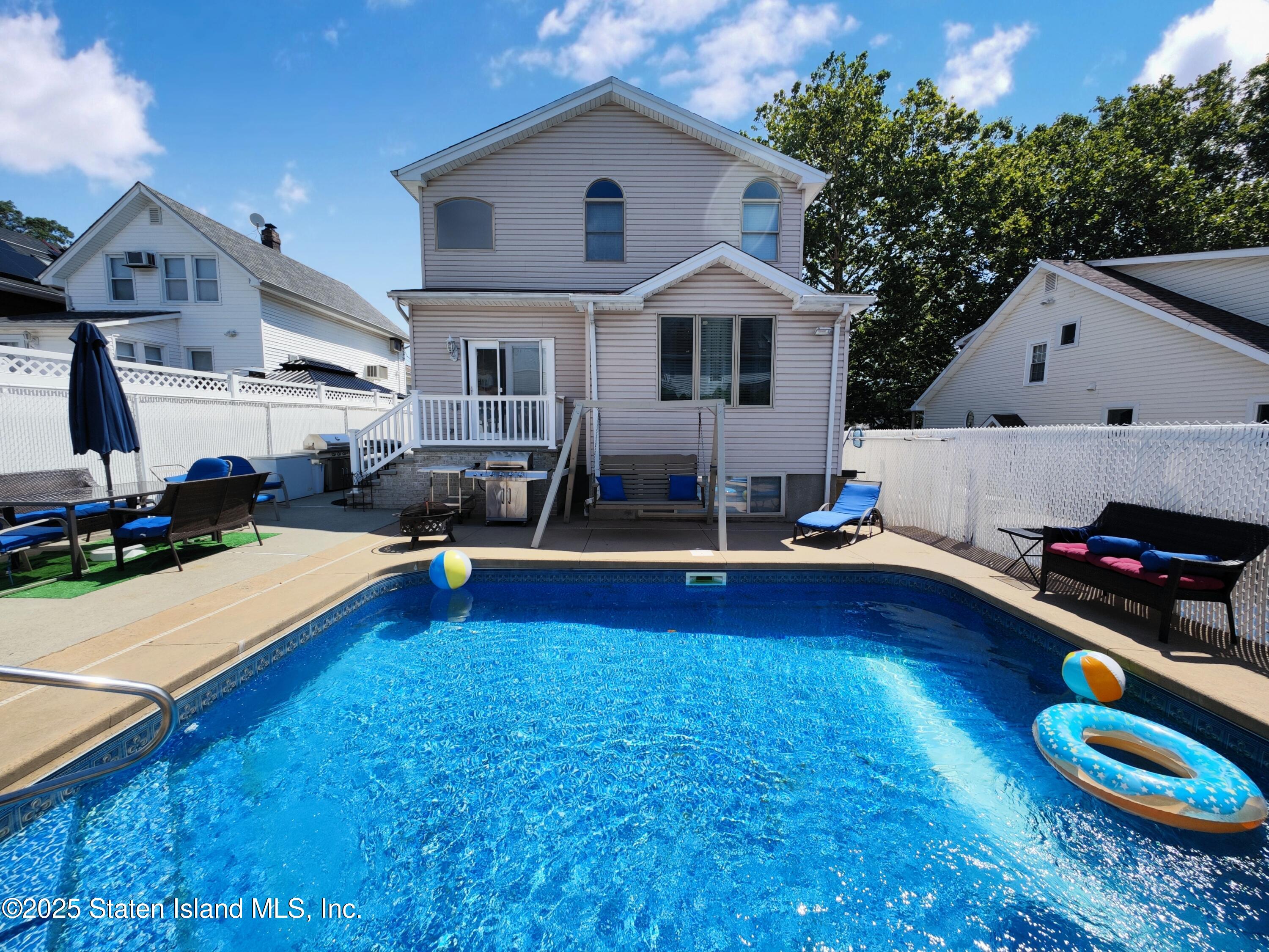 190 Manhattan Street Image 5