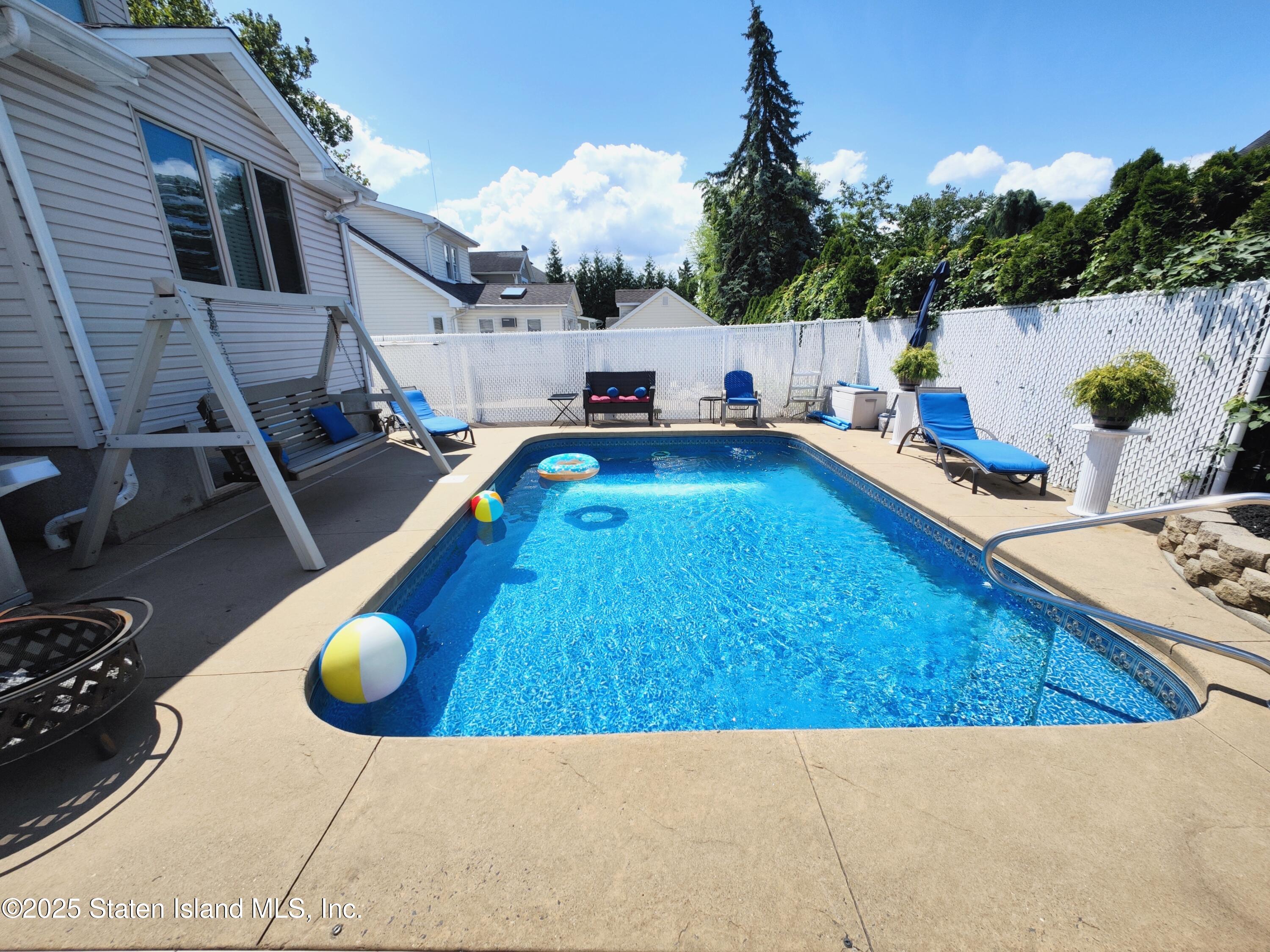 190 Manhattan Street Image 4