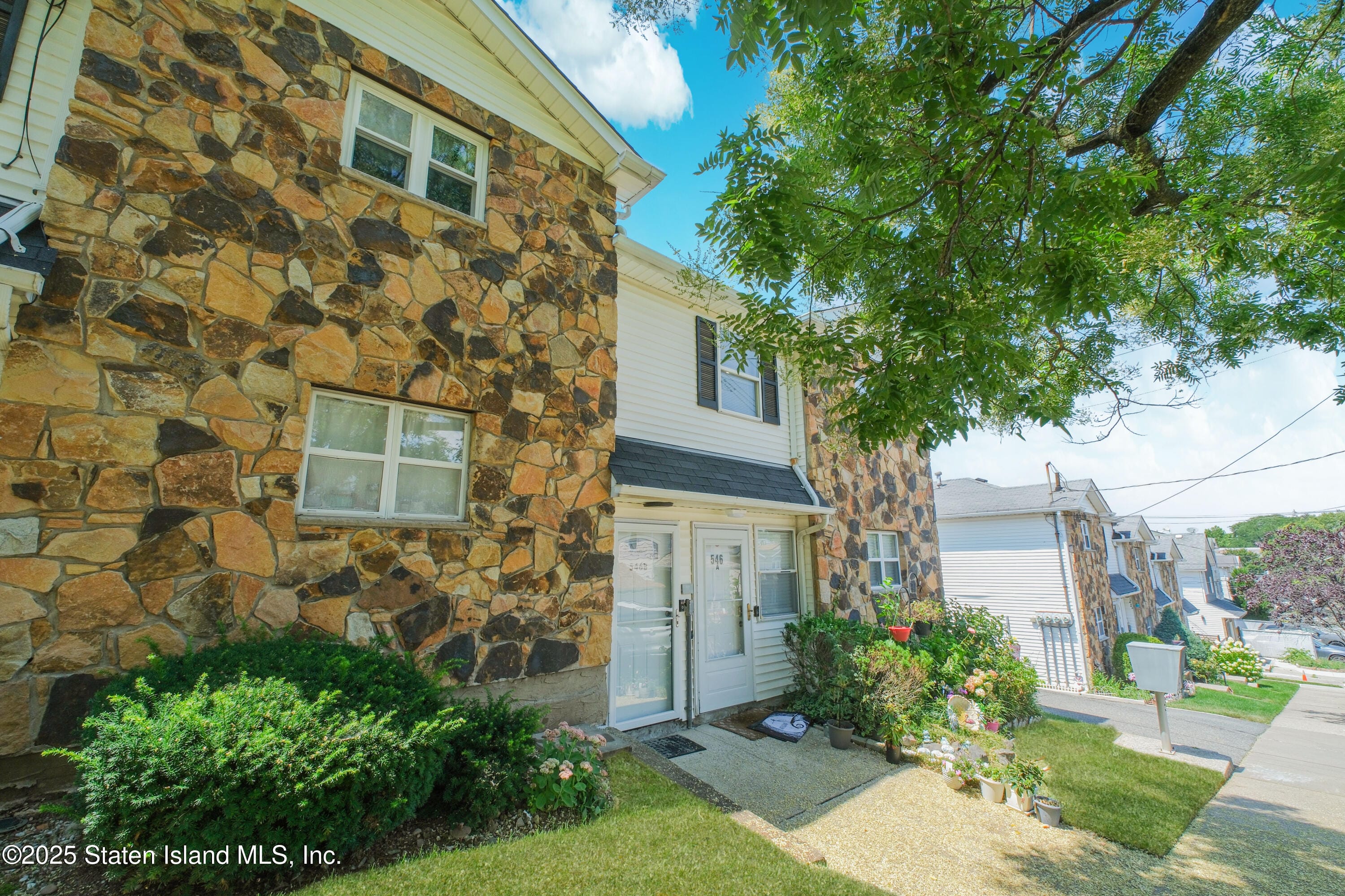 546 Buchanan Avenue B Image 4
