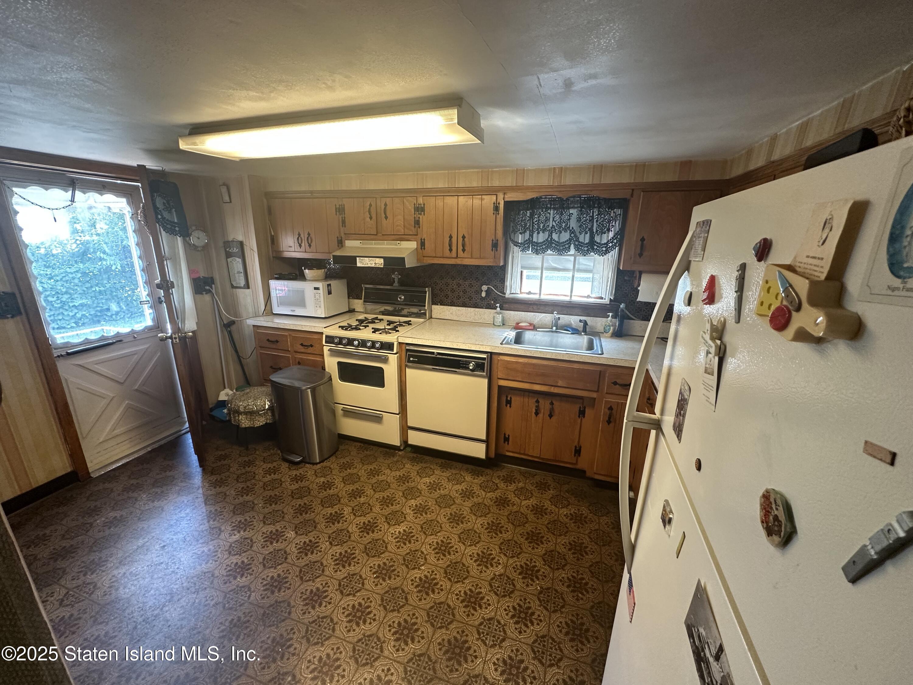 209 Simonson Avenue Image 4