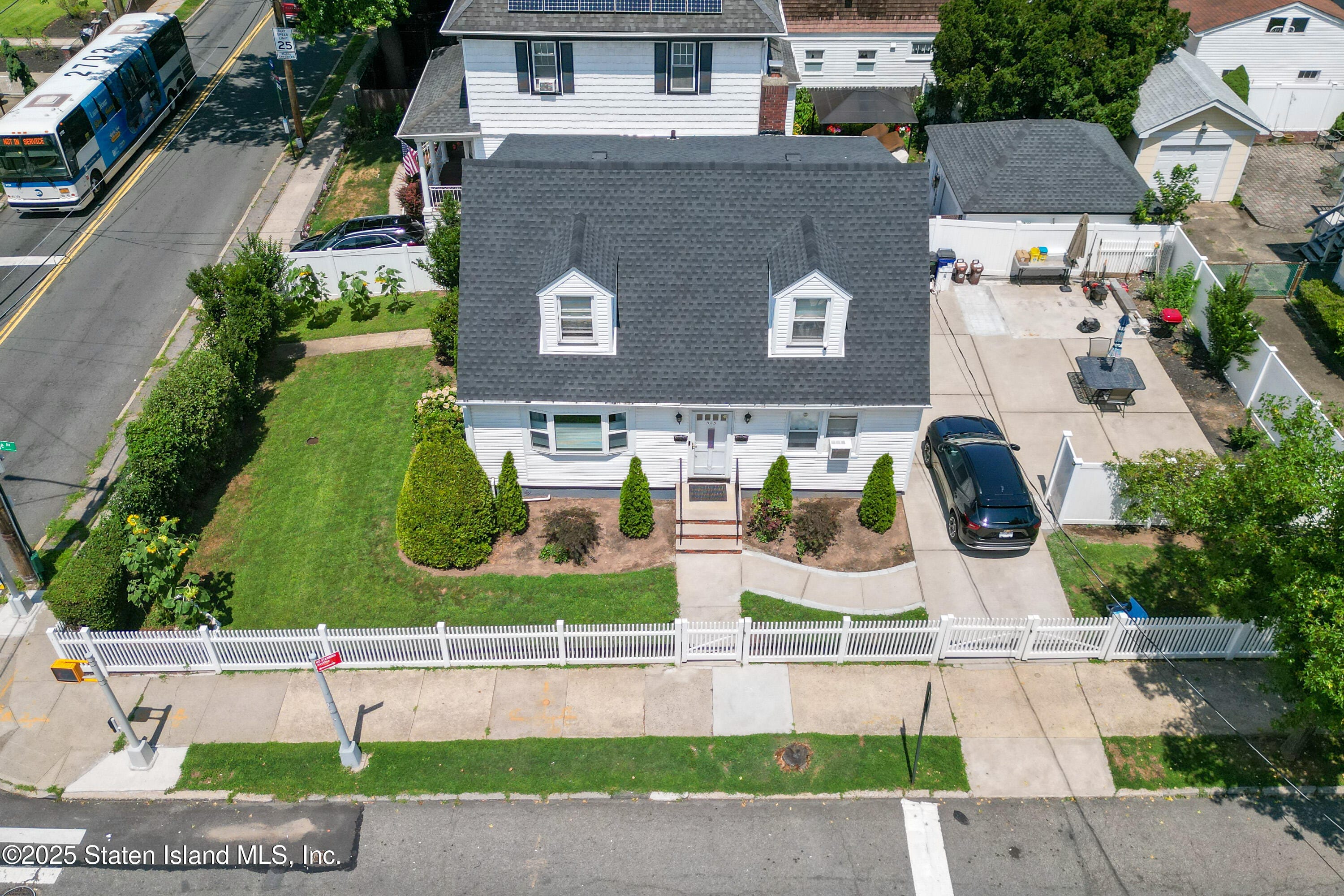 325 College Avenue Image 2