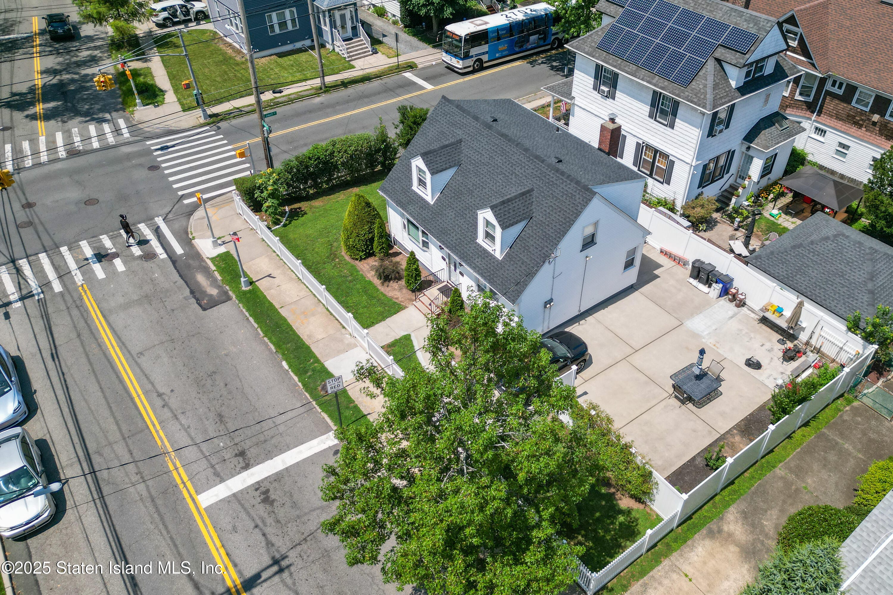 325 College Avenue Image 3