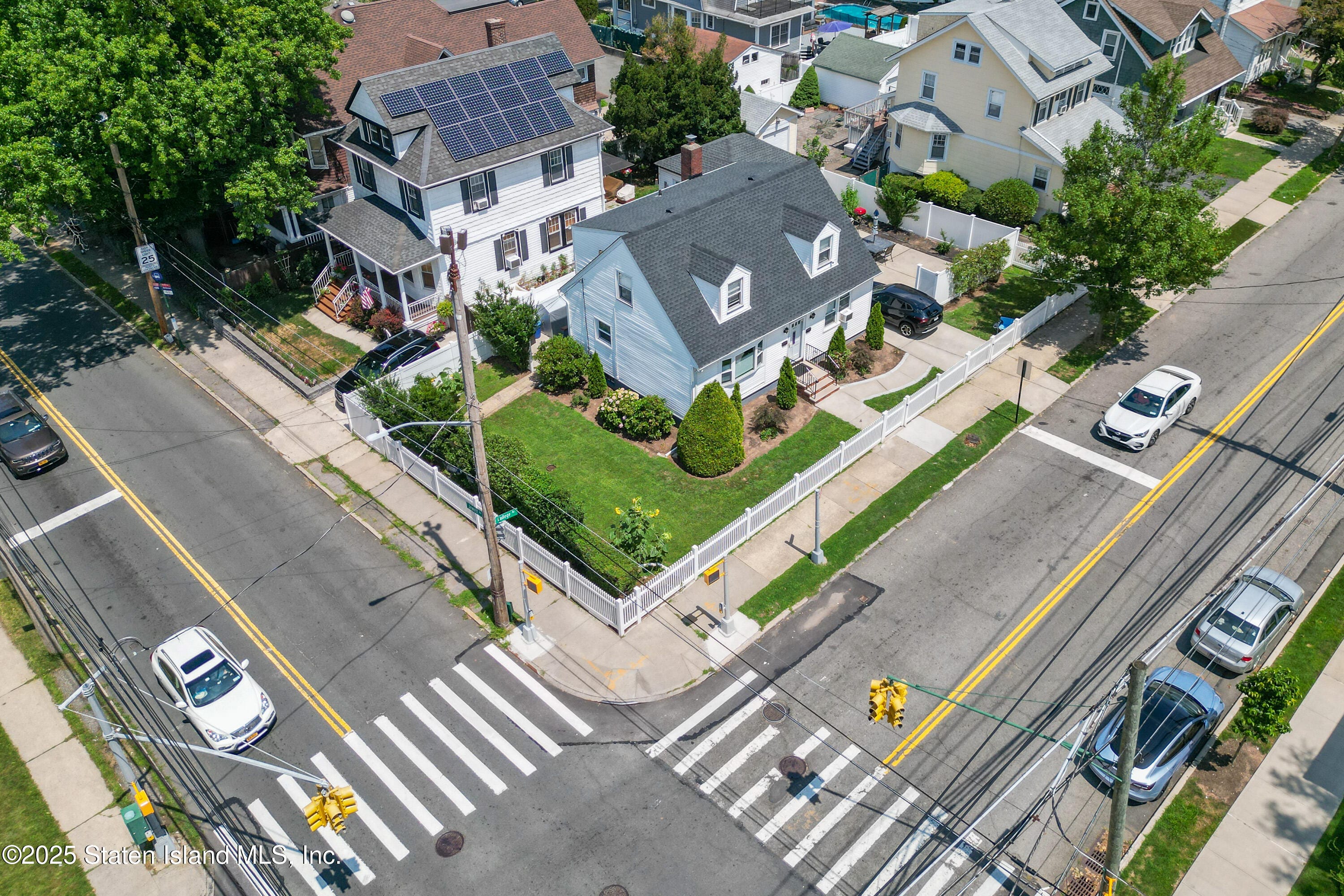 325 College Avenue Image 4