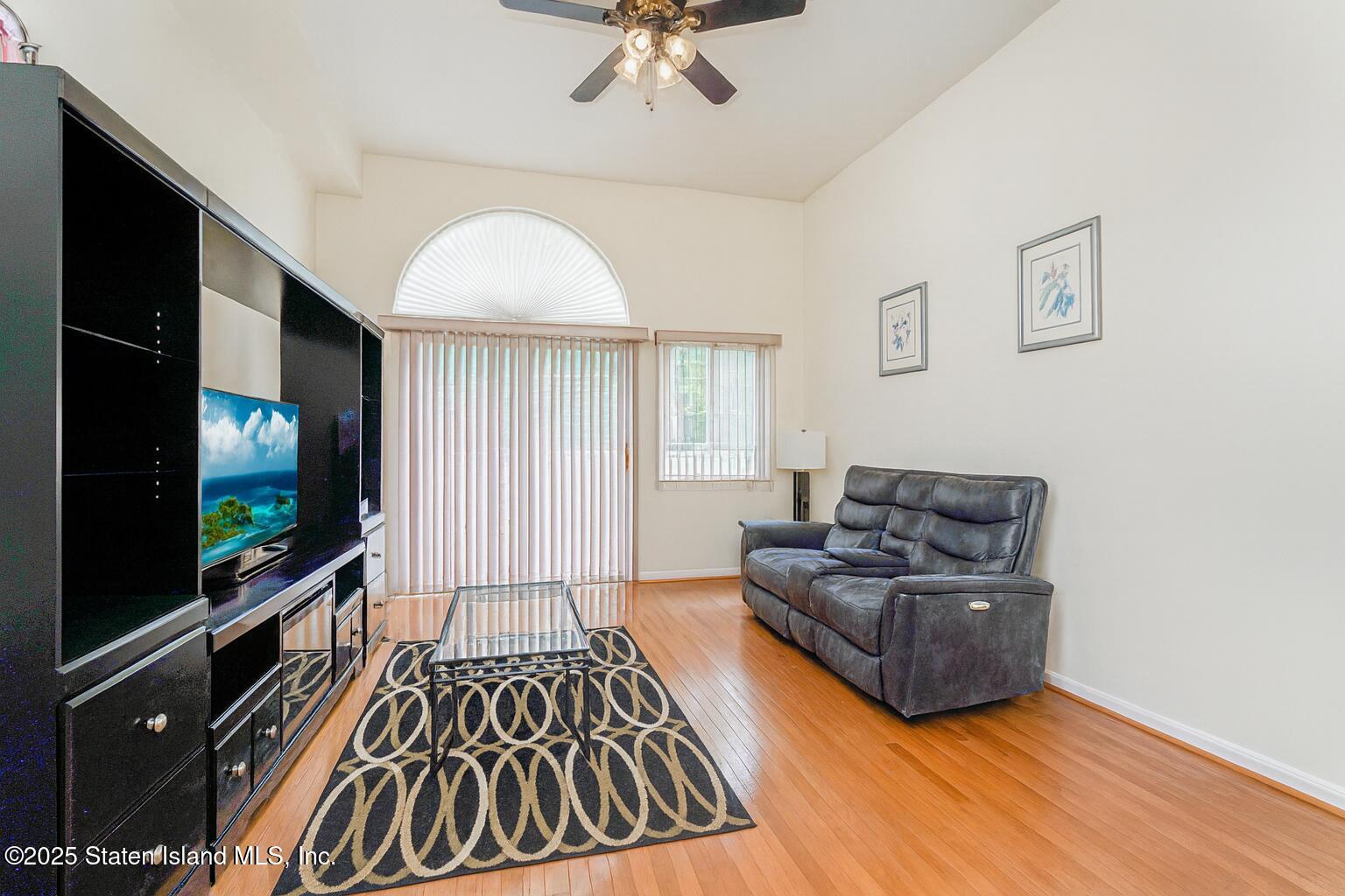 48 Linda Lane Image 5