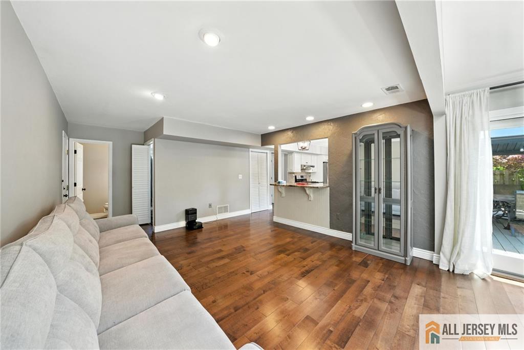 1072 Lake Placid Drive Image 5