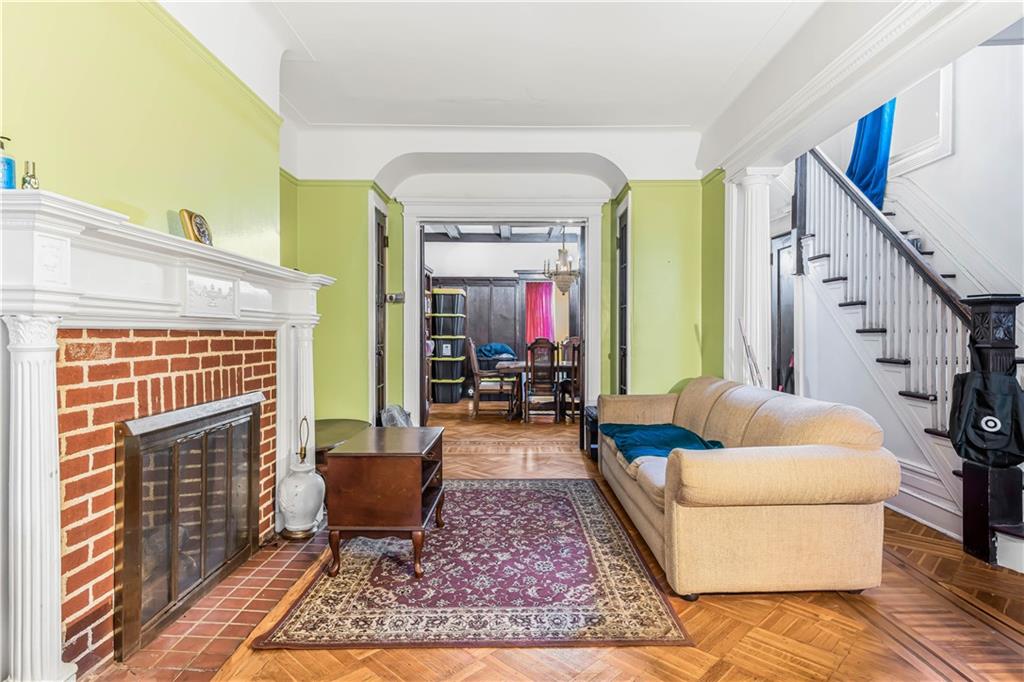 10 Martense Court Image 5