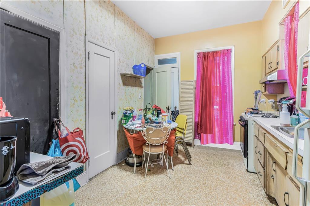 10 Martense Court, Brooklyn, New York, 11226 image 8