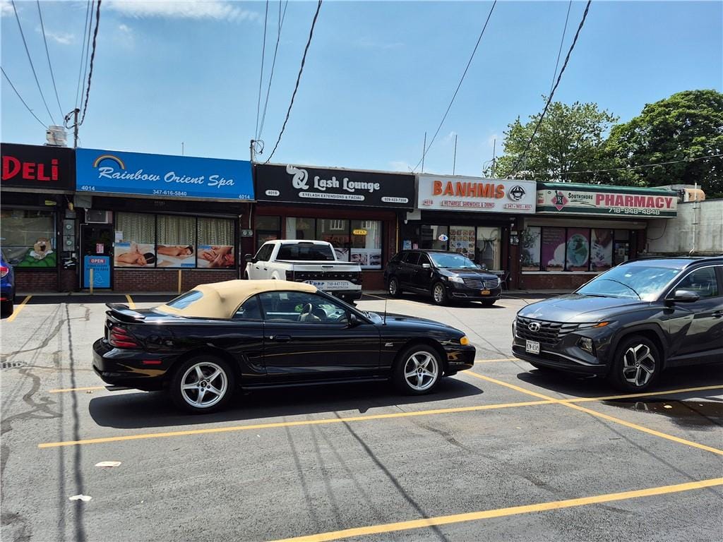 4012 Hylan Boulevard Image 3