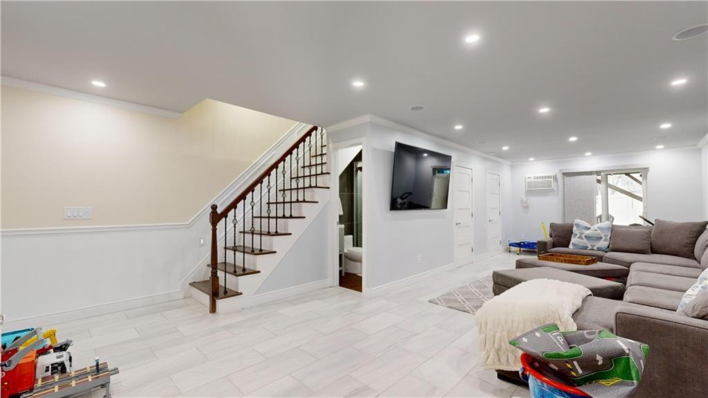 39 Hemlock Court, Staten  Island, New York, 10309 image 25