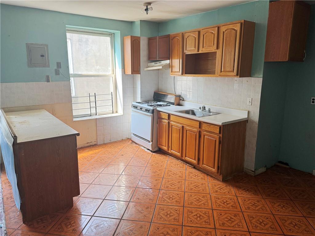 2044 Strauss Street, Brooklyn, New York, 11212 image 14