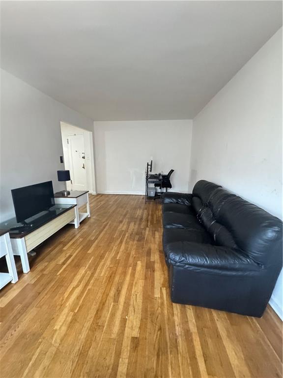 2239 Troy Avenue 2L Image 3