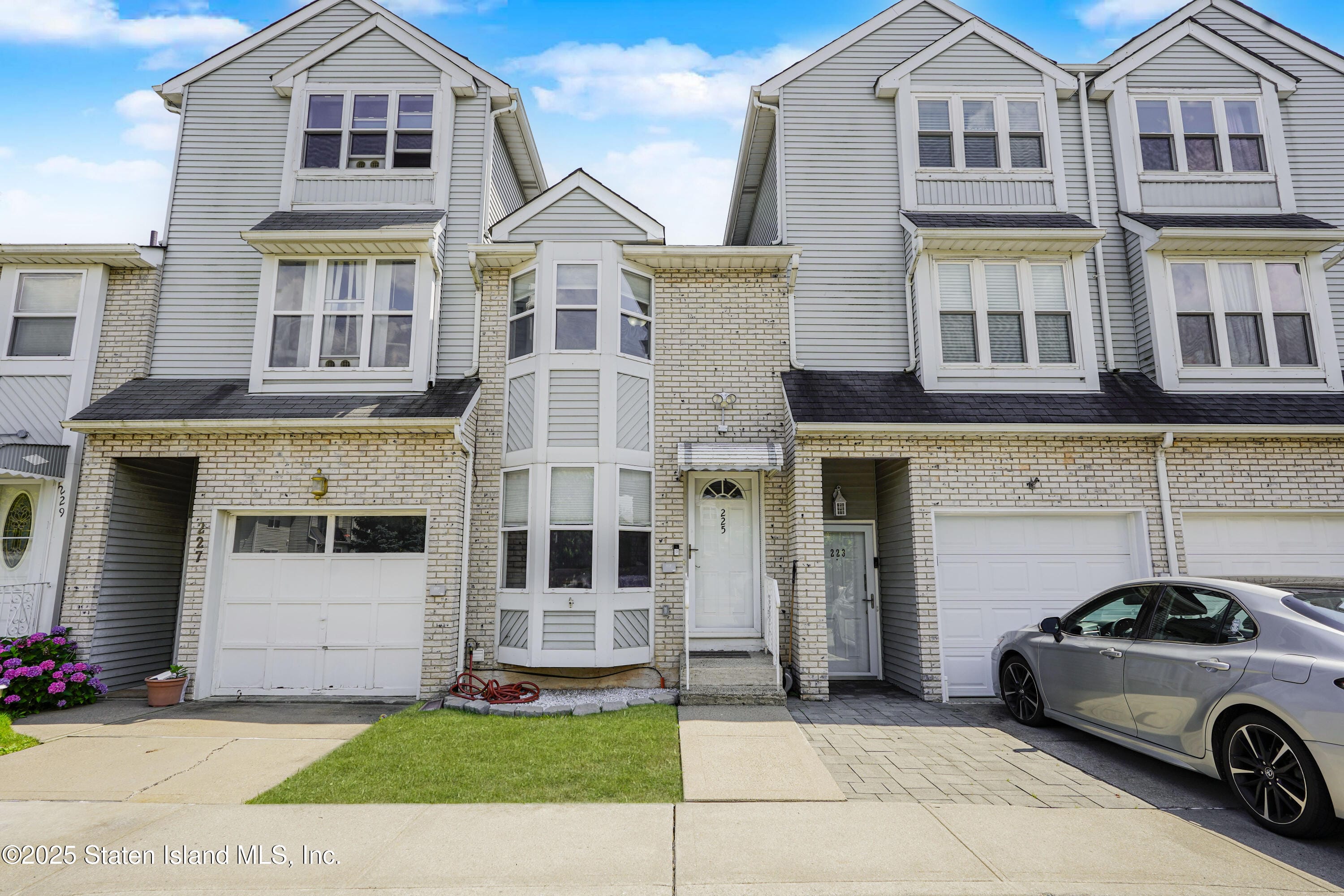 225 Rosedale Avenue Image 1