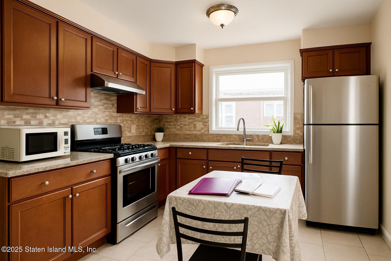 424 Cromwell Avenue Image 2