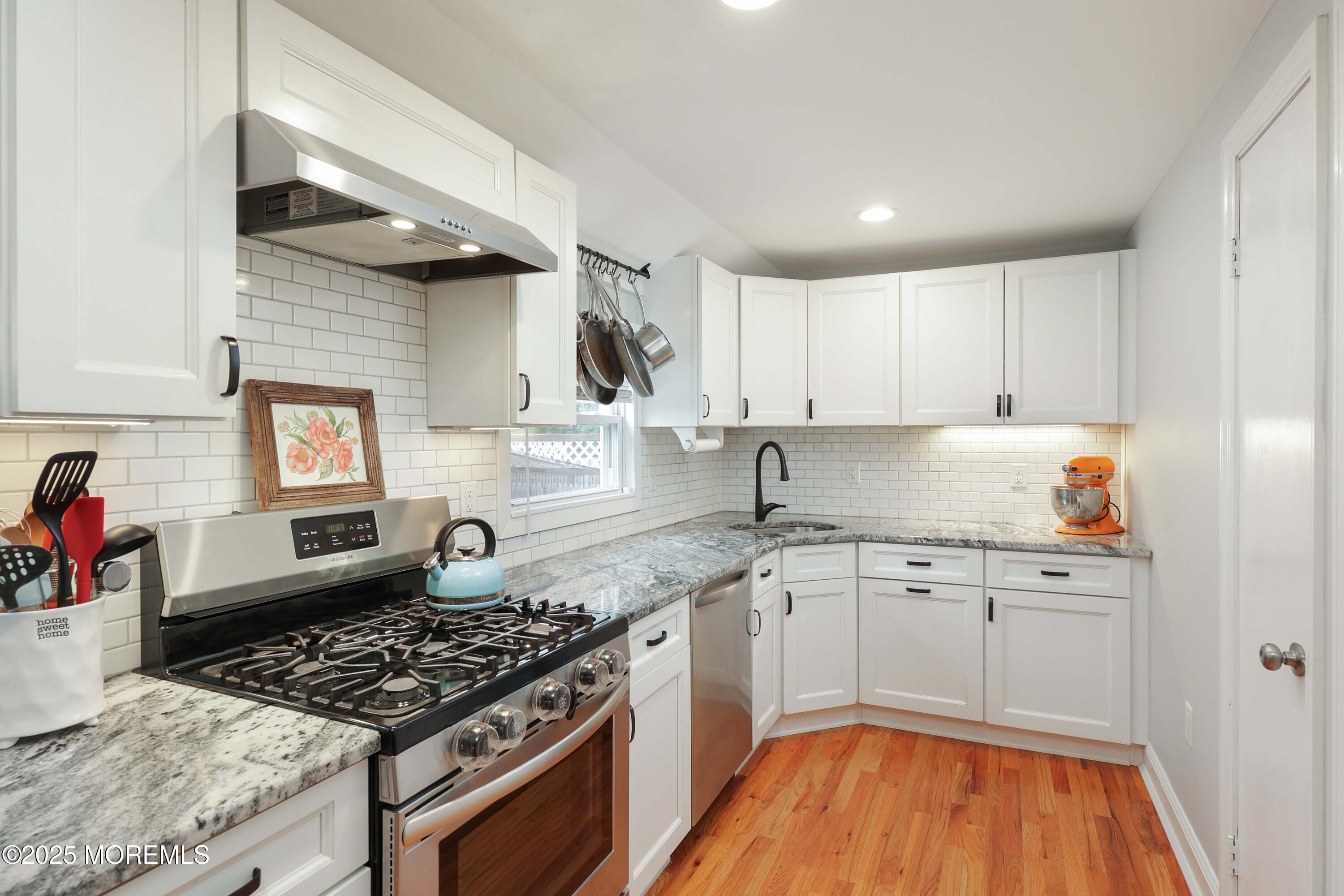 19 Collins Avenue Image 5