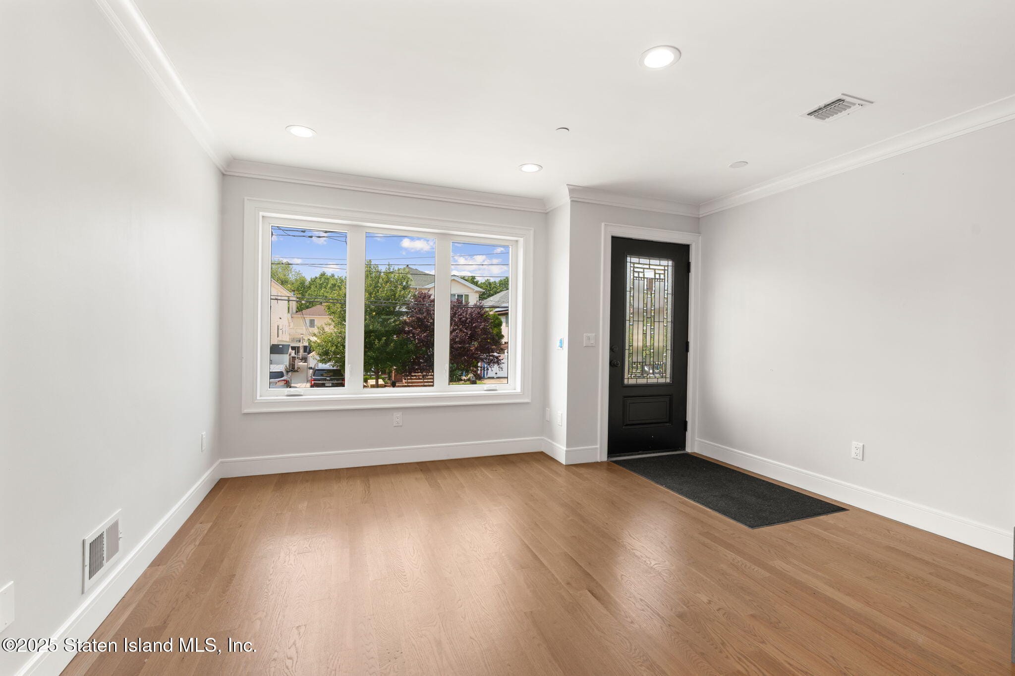 443 Manhattan Street Image 5