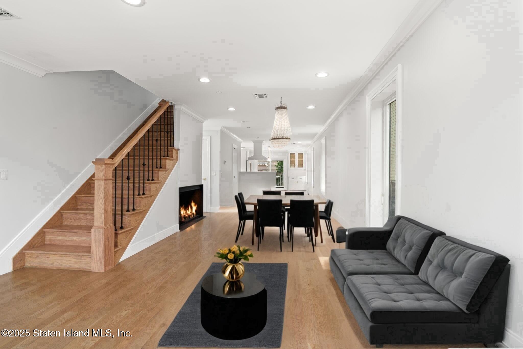 443 Manhattan Street Image 4