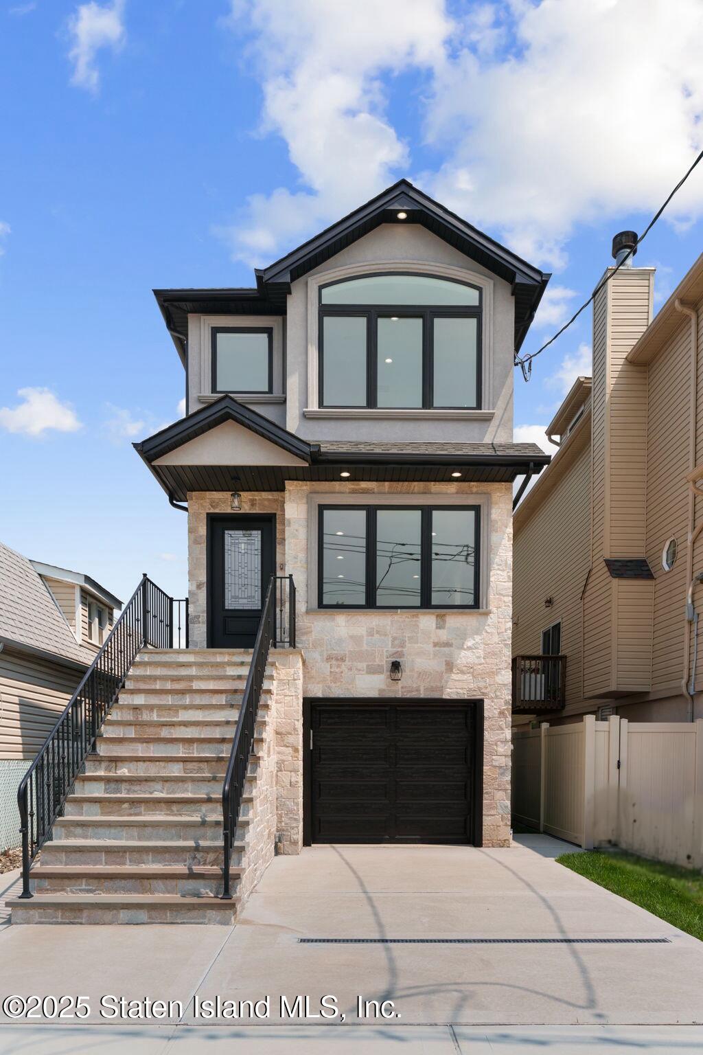 443 Manhattan Street Image 2