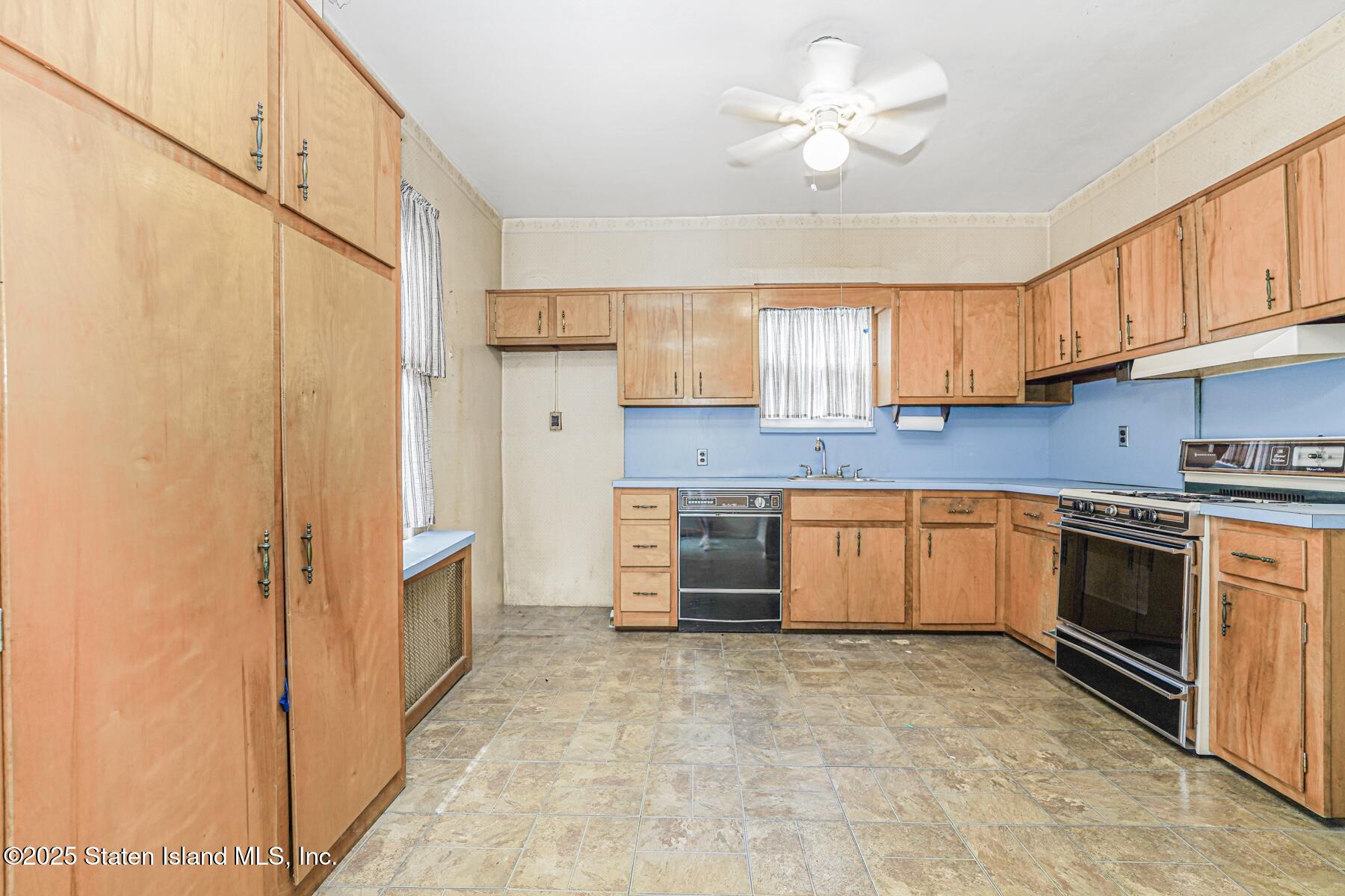1594 Castleton Avenue, Staten Island, NY, 10302 image 14