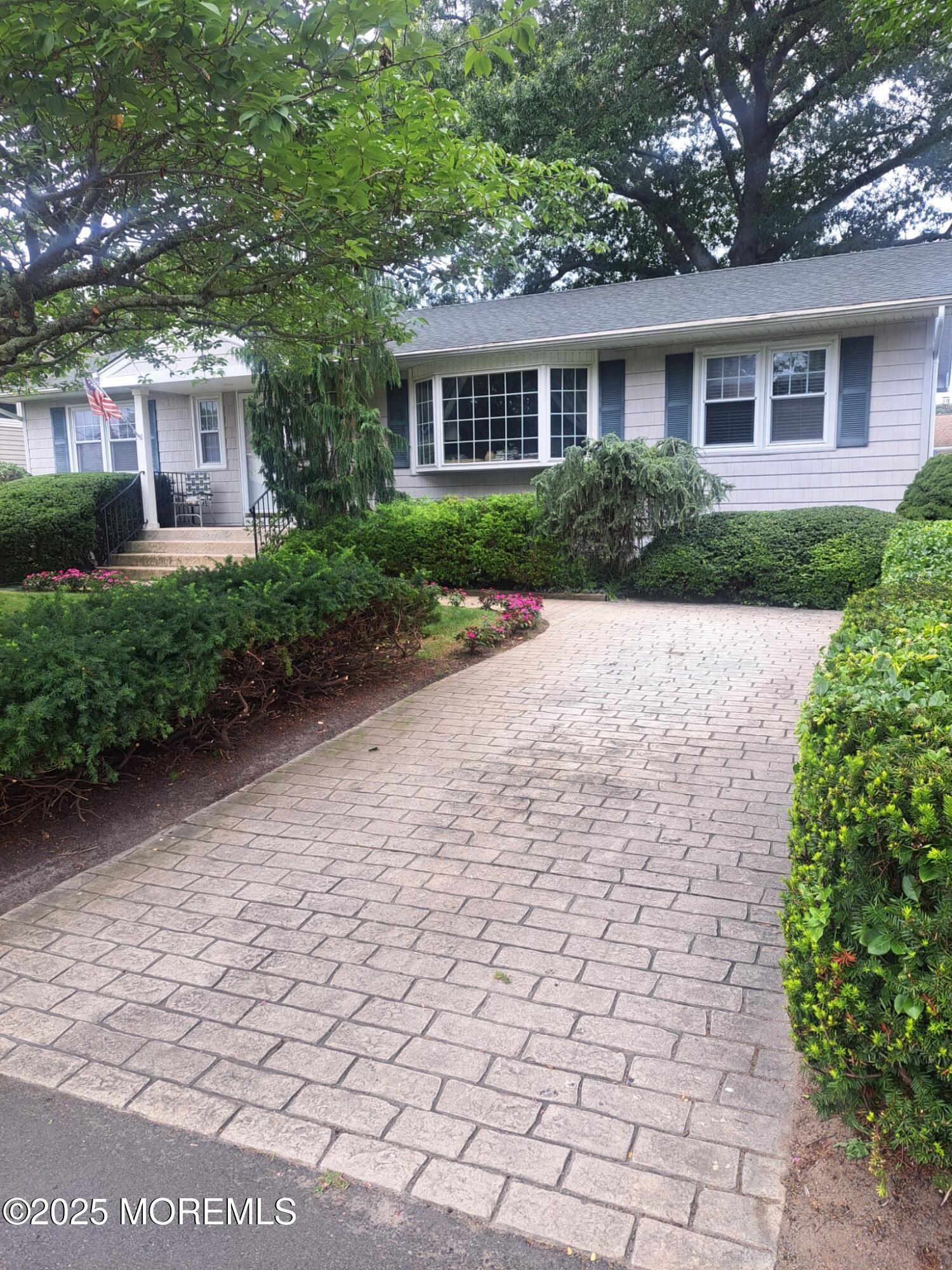 1229 Gardens Avenue Image 1