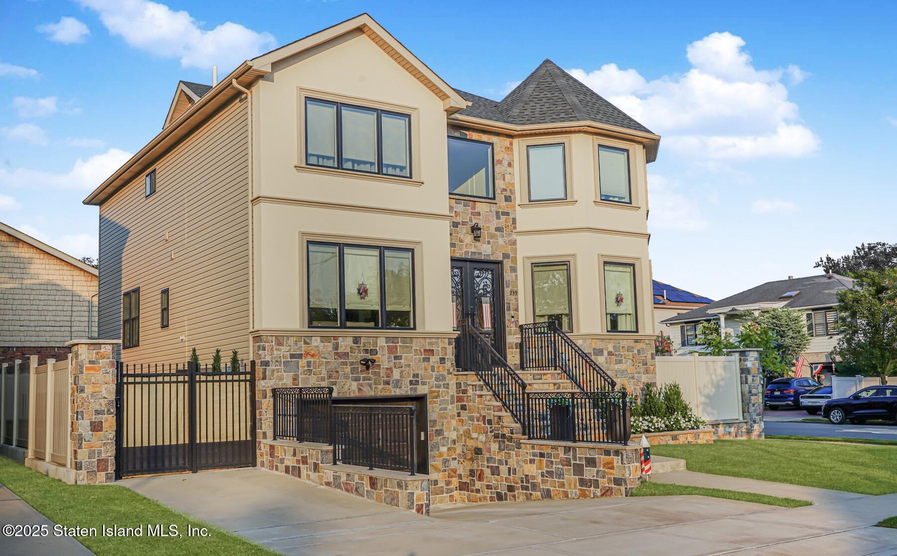 239 Vernon Avenue Image 3