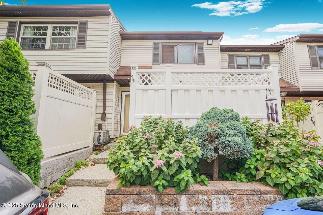 30 Alcott Street Image 1