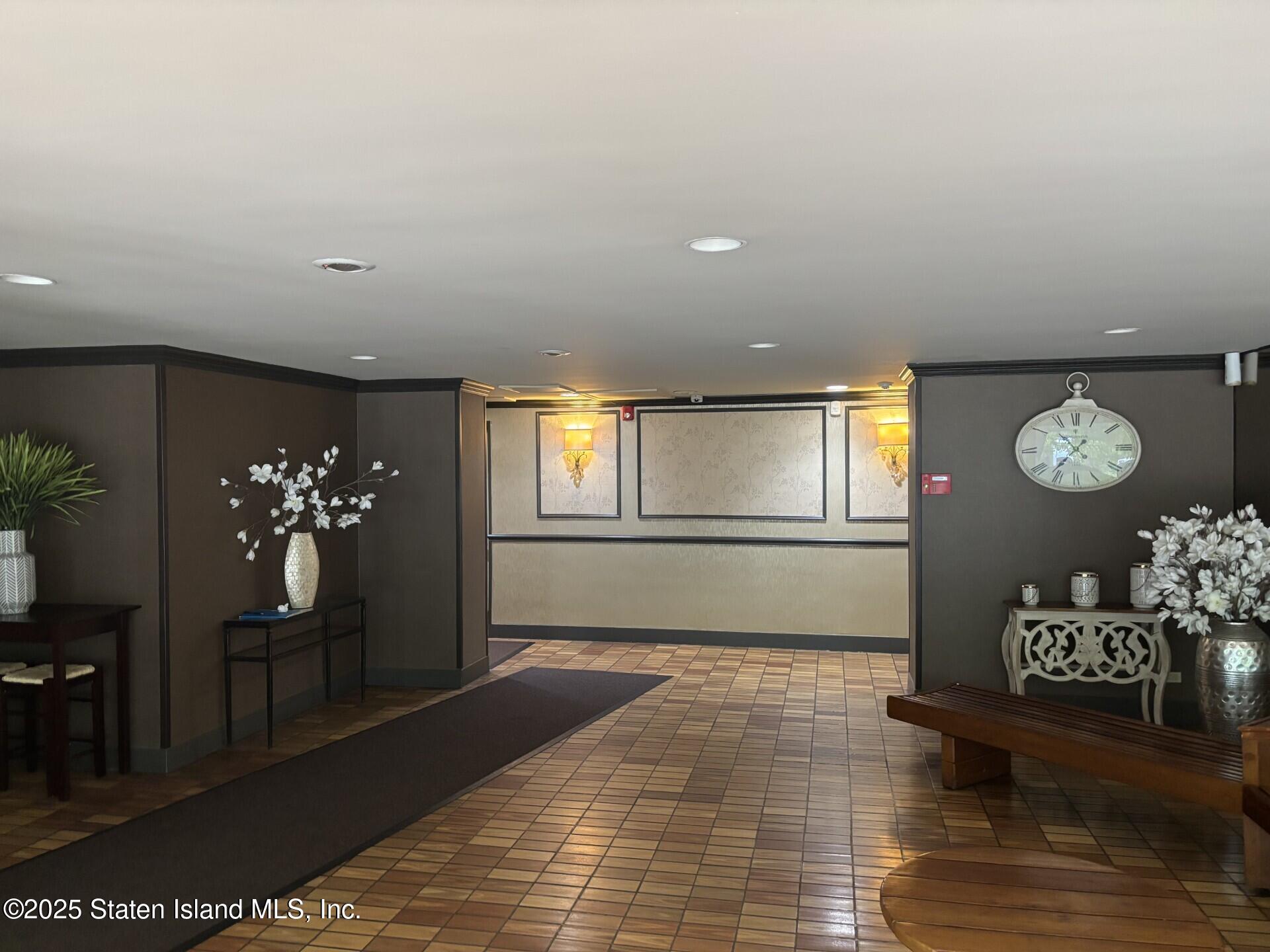 850 Howard Avenue L-J Image 4