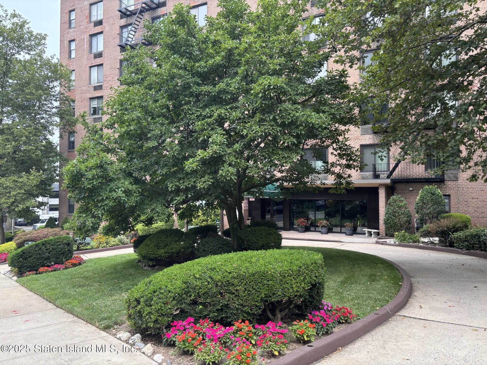 850 Howard Avenue L-J Image 2