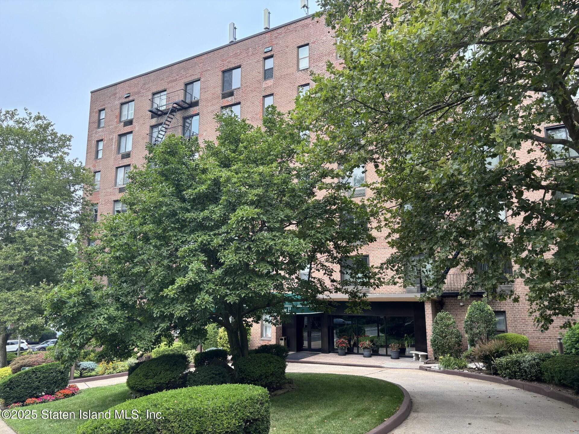 850 Howard Avenue L-J Image 3