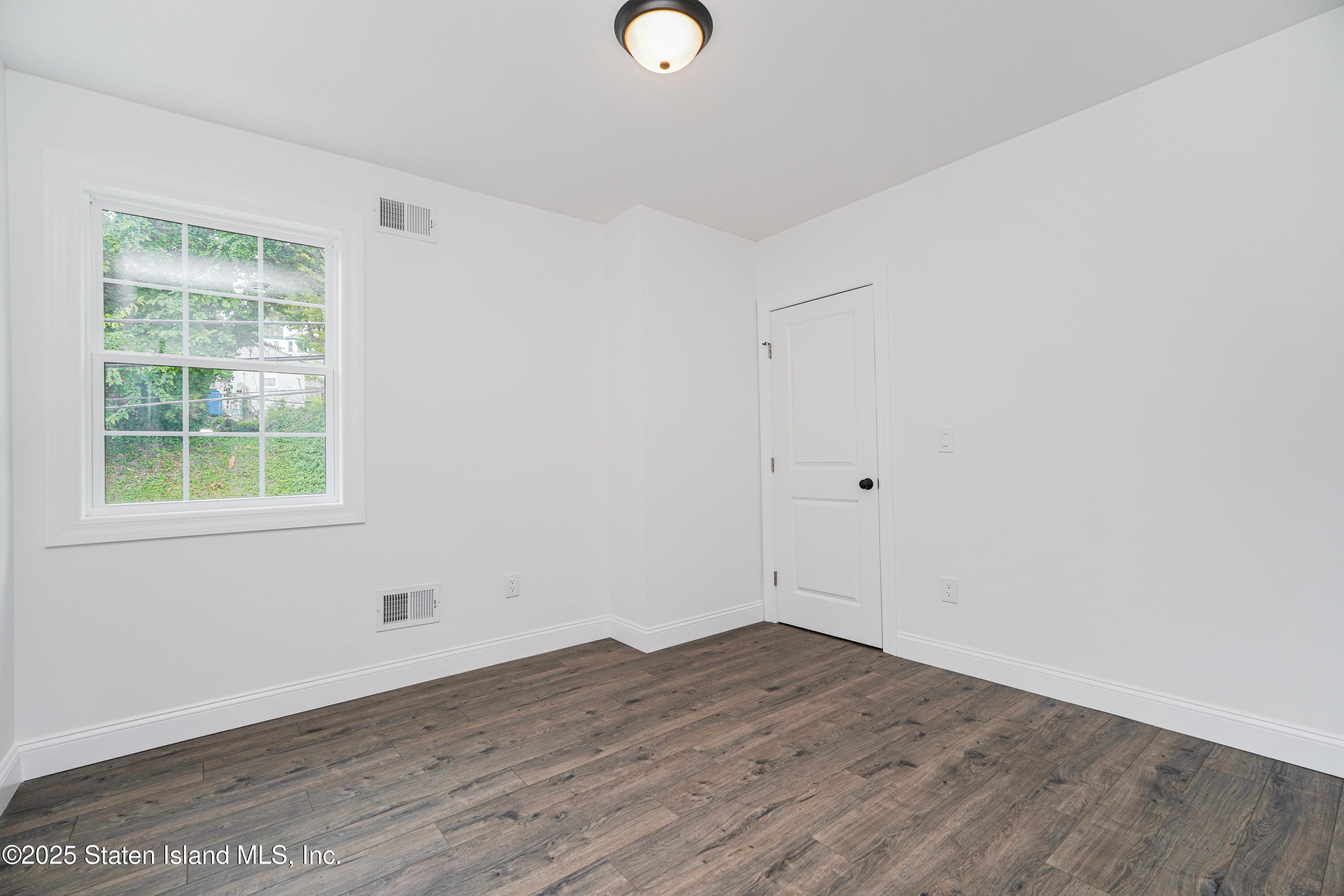 24-26 York Avenue, Staten Island, NY, 10301 image 10