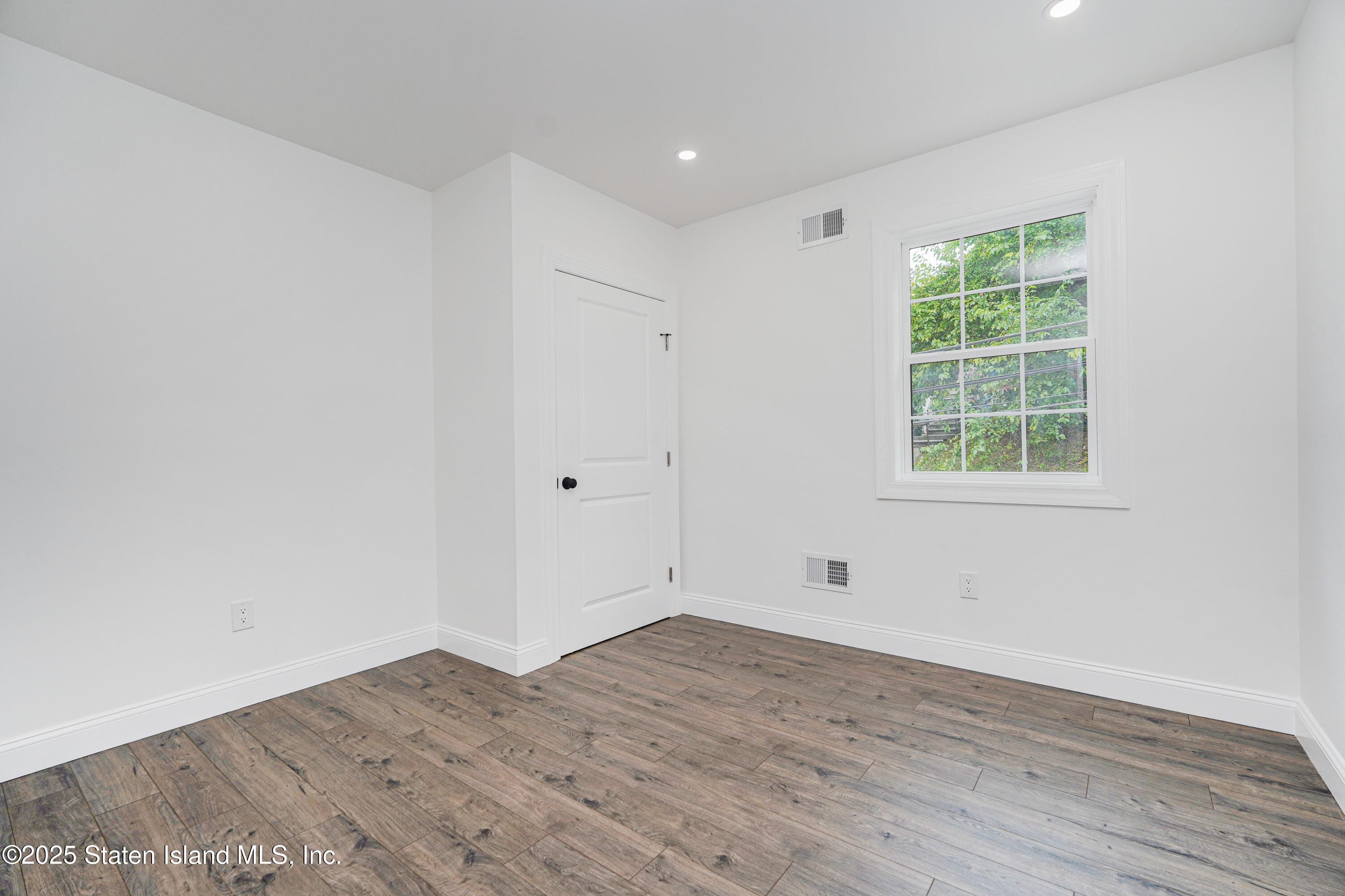 24-26 York Avenue, Staten Island, NY, 10301 image 11