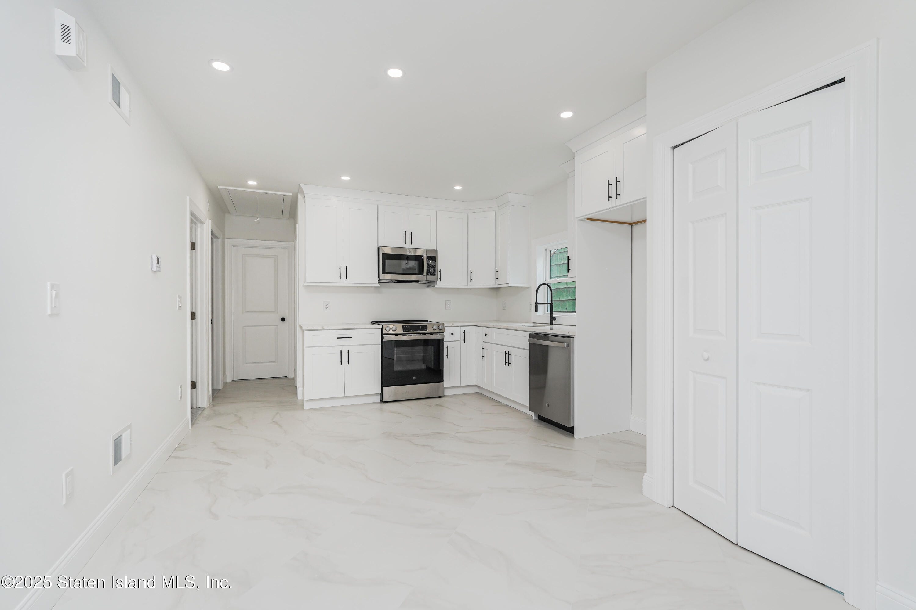 24-26 York Avenue, Staten Island, NY, 10301 image 6