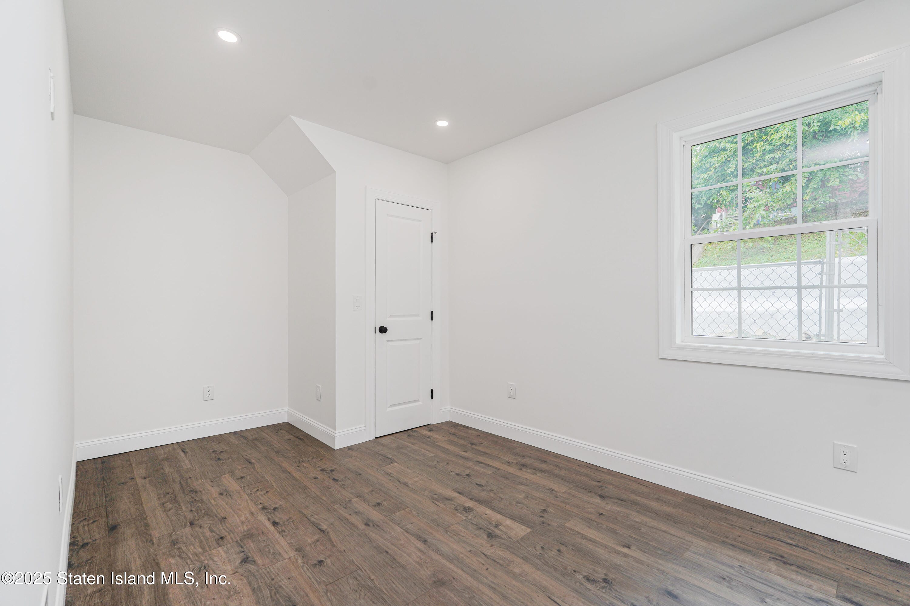 24-26 York Avenue, Staten Island, NY, 10301 image 8